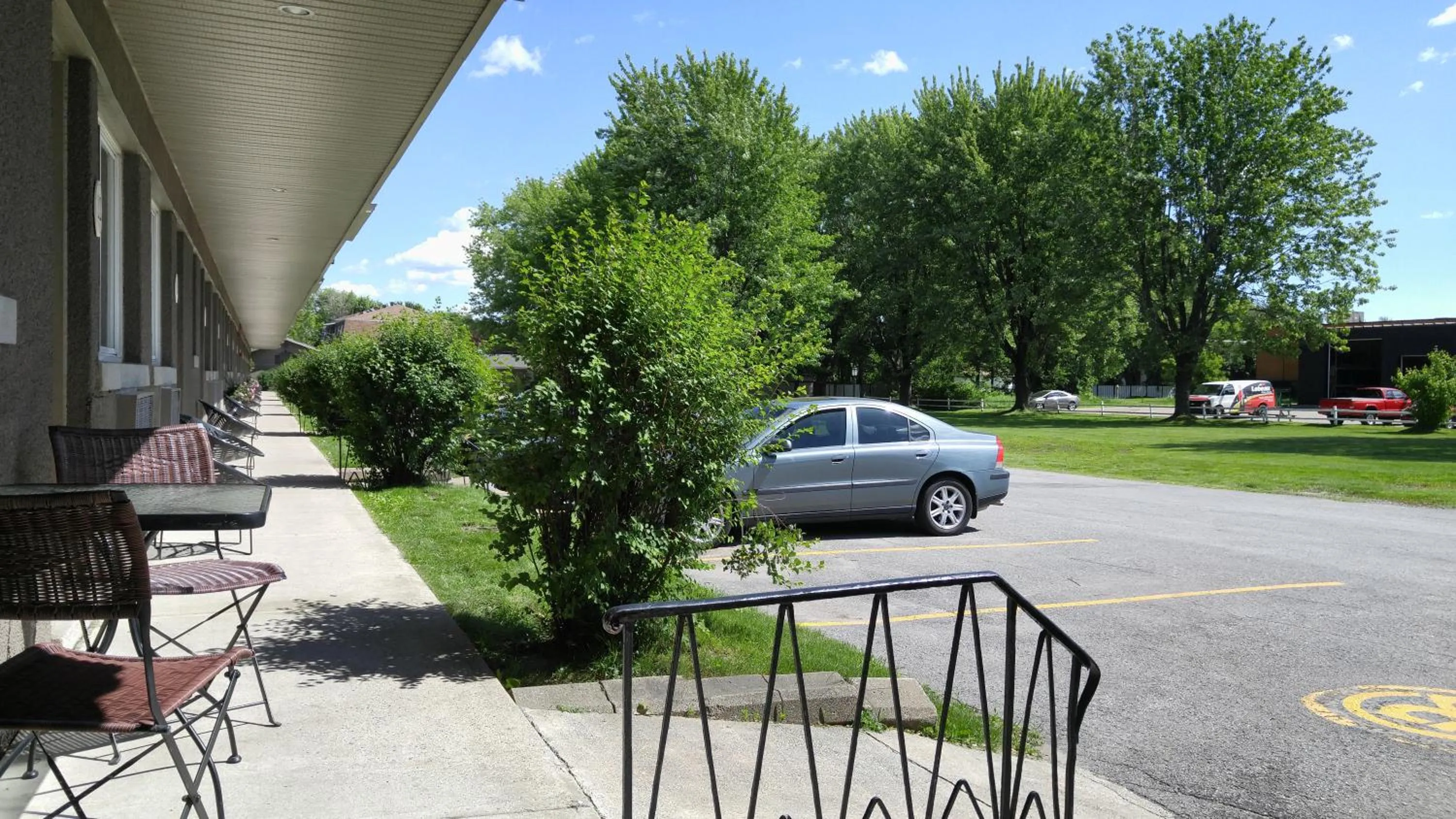 Patio in Le Deauville Motel