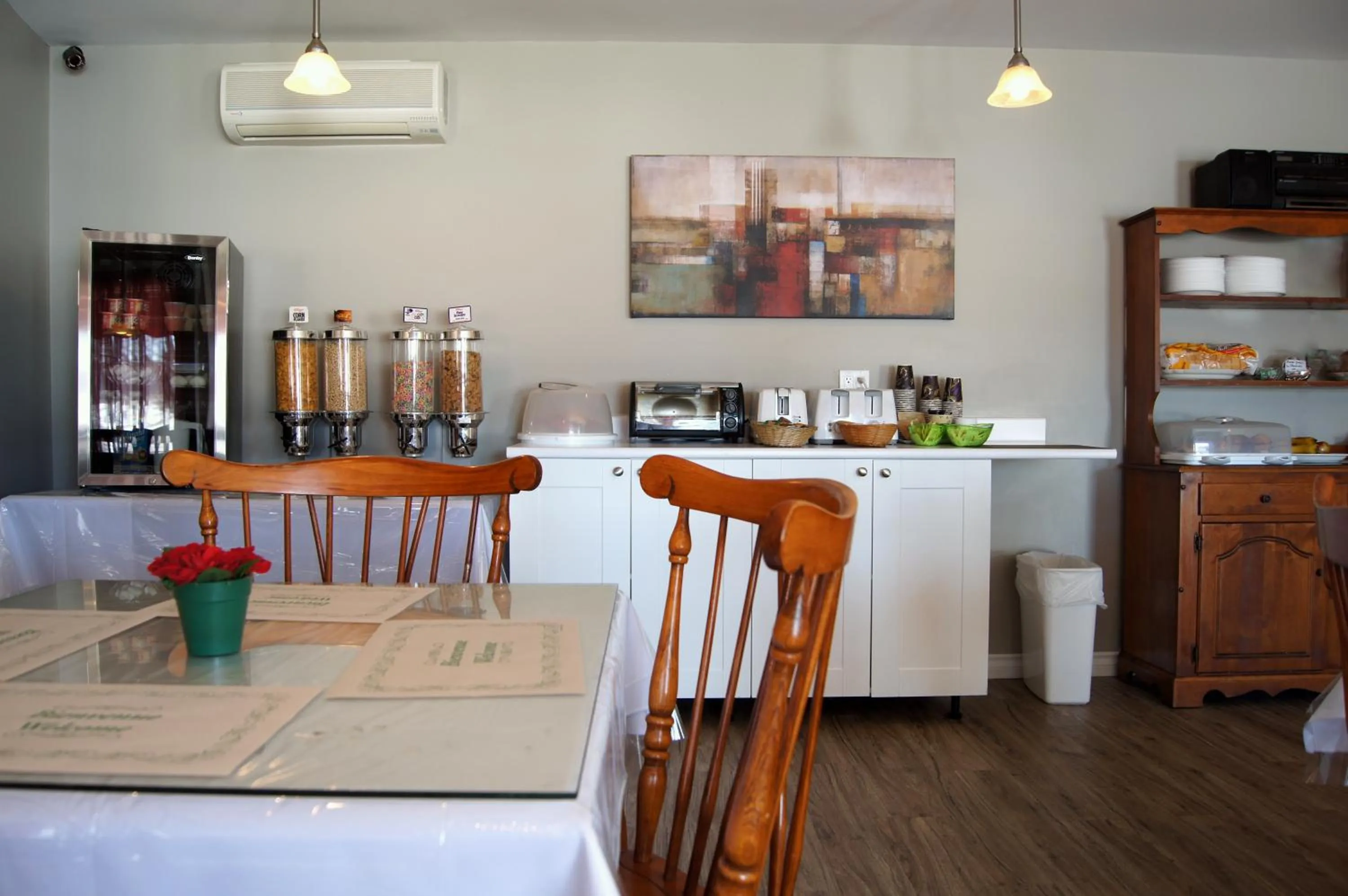 Dining area in Le Deauville Motel