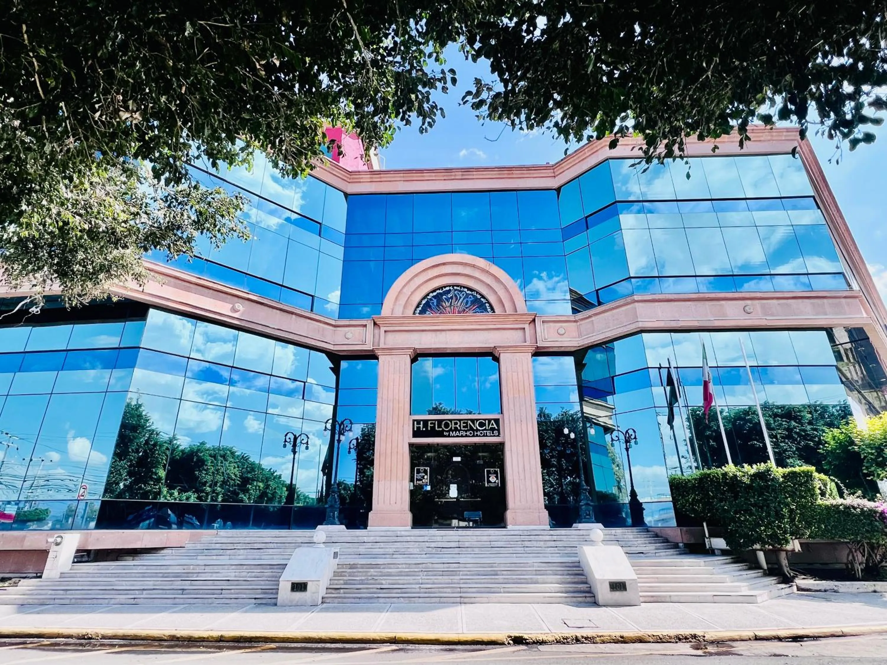 Property building in Hotel Florencia by Marho