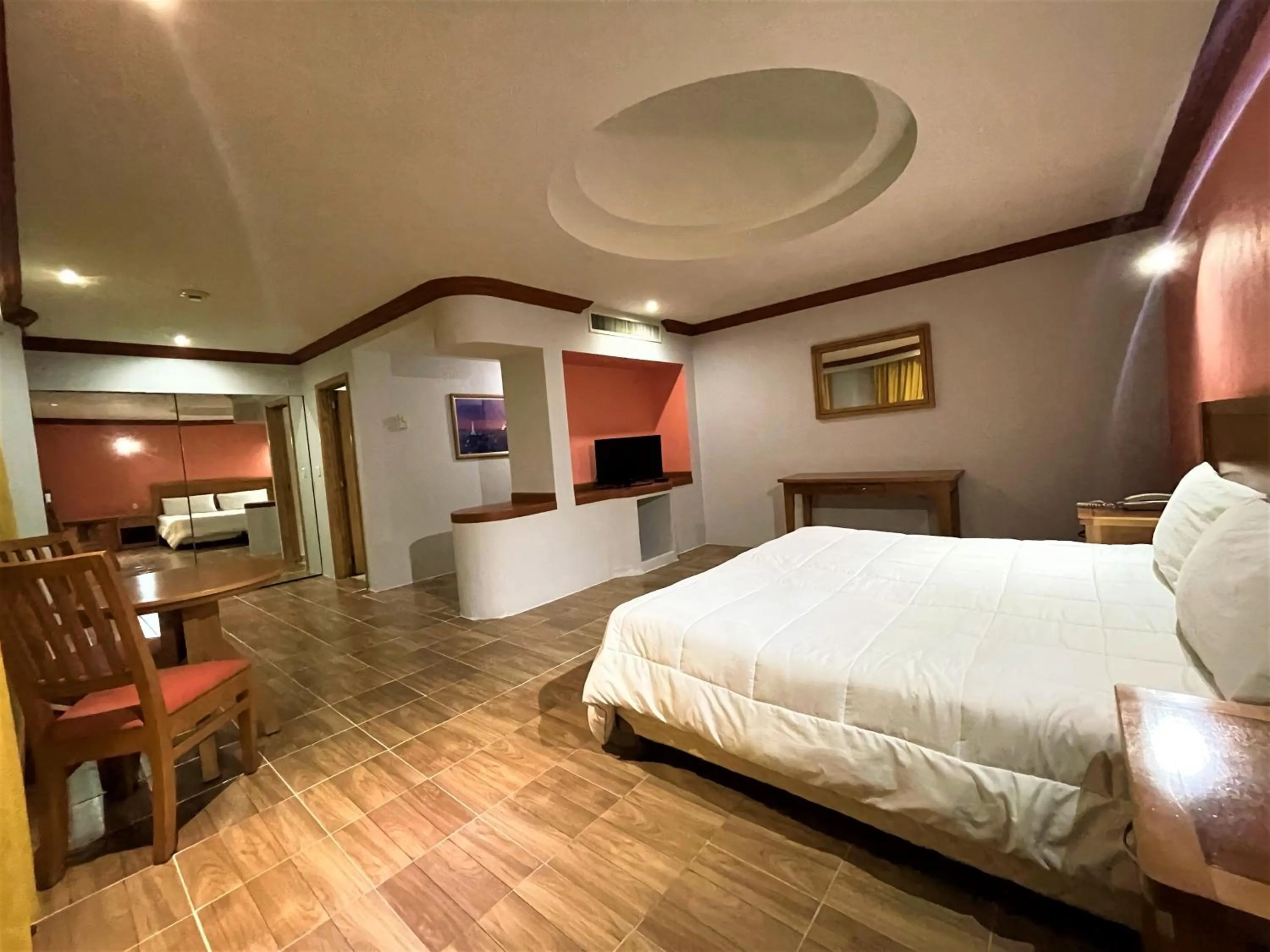 TV and multimedia, Bed in Hotel Florencia by Marho