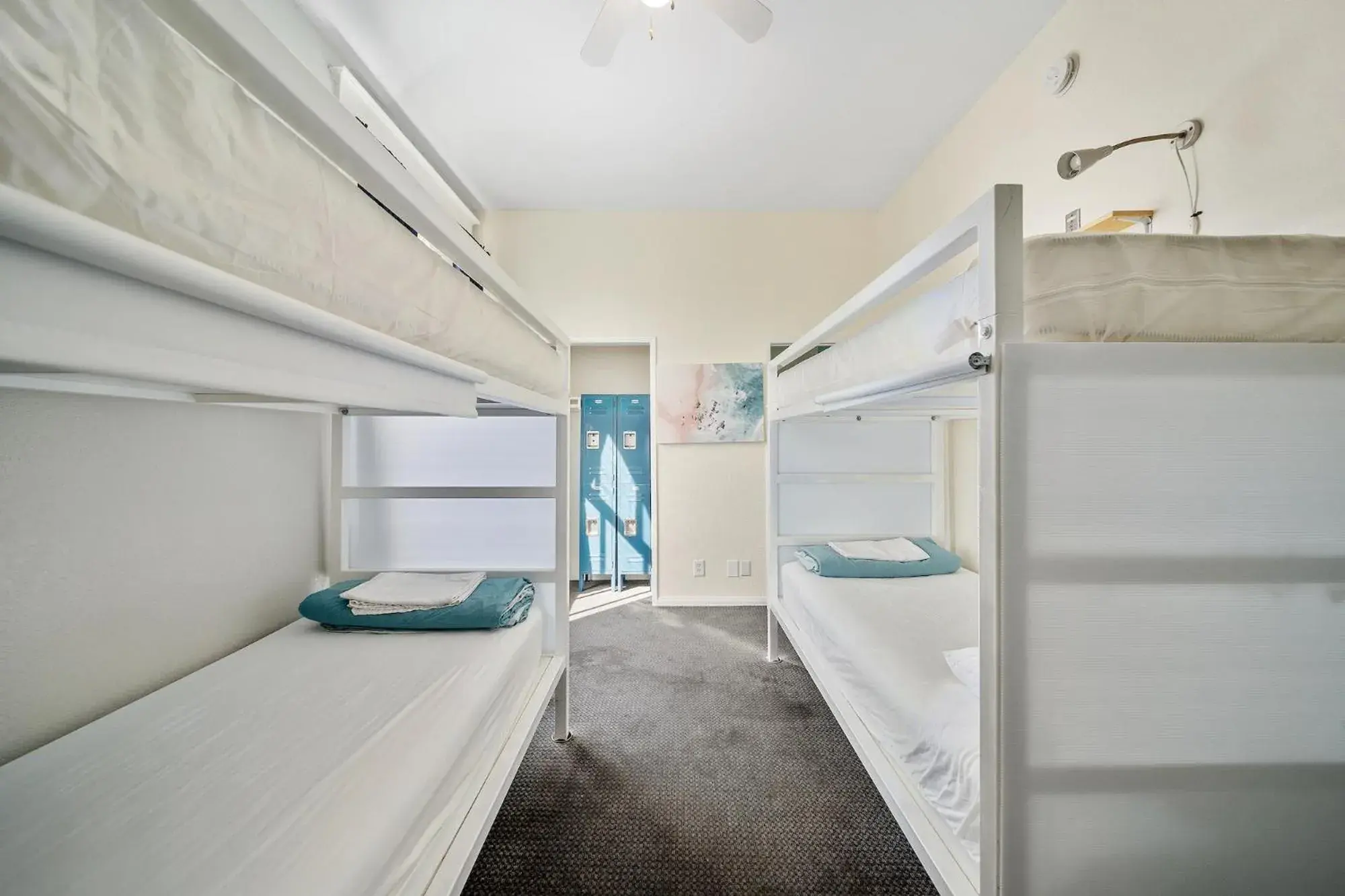 Single Bed in 4-Bed Mixed Dormitory Room with Private Bathroom in Samesun Venice Beach Hotel & Hostel Single Bed in 4-Bed Mixed Dormitory Room with Private Bathroom in Samesun Venice Beach Hotel & Hostel
