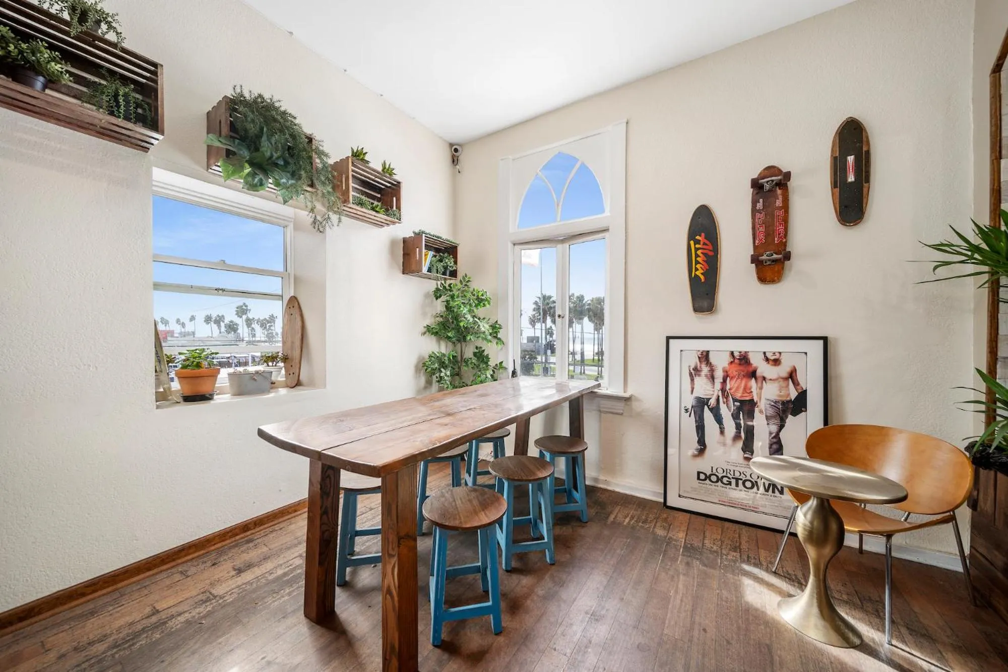 Communal lounge/ TV room in Samesun Venice Beach Hotel & Hostel