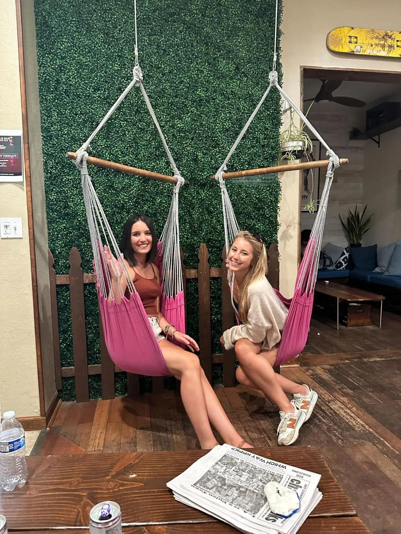 Communal kitchen in Samesun Venice Beach Hotel & Hostel