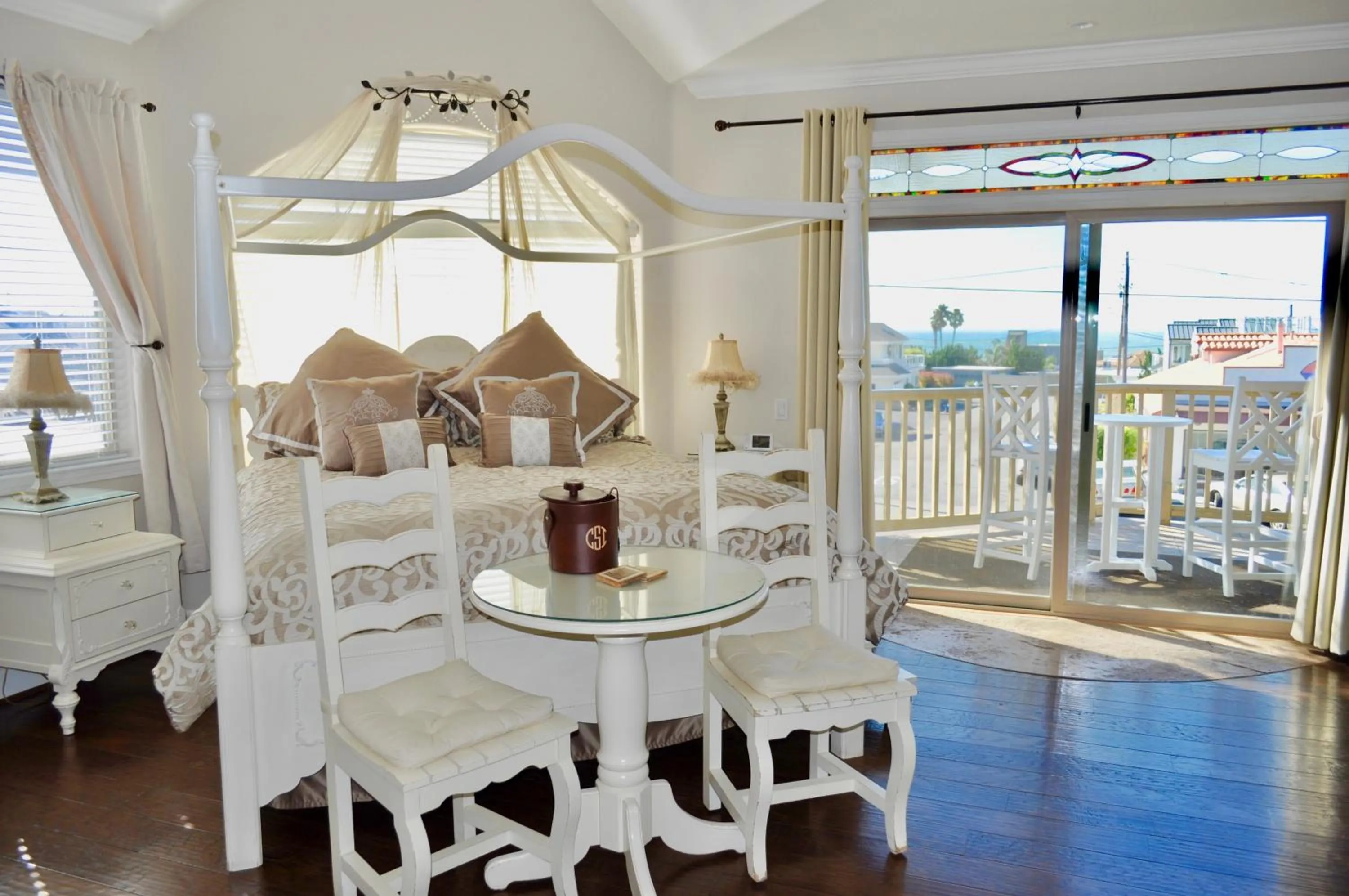 Bedroom in Cayucos Sunset Inn