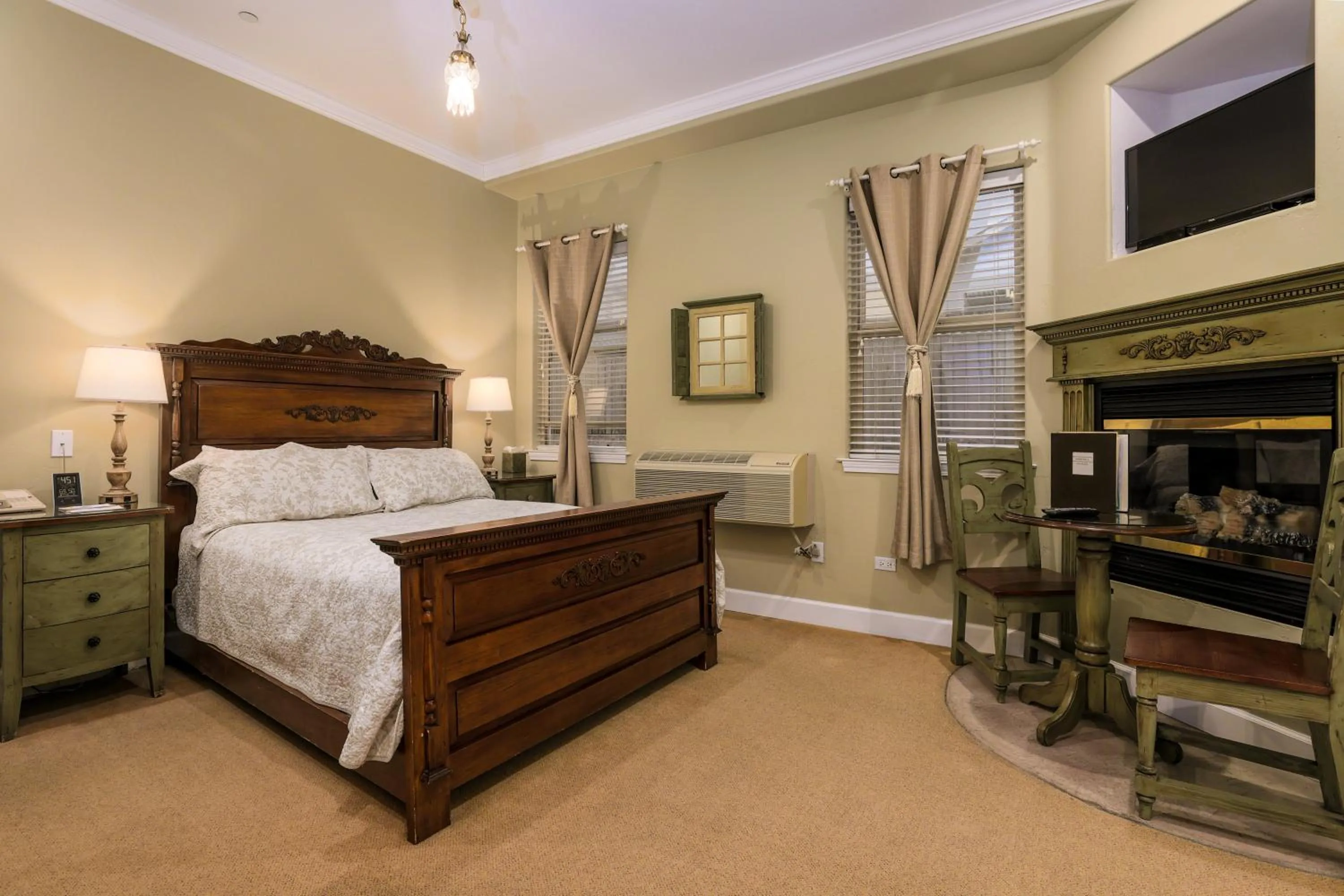 Bed in Cayucos Sunset Inn