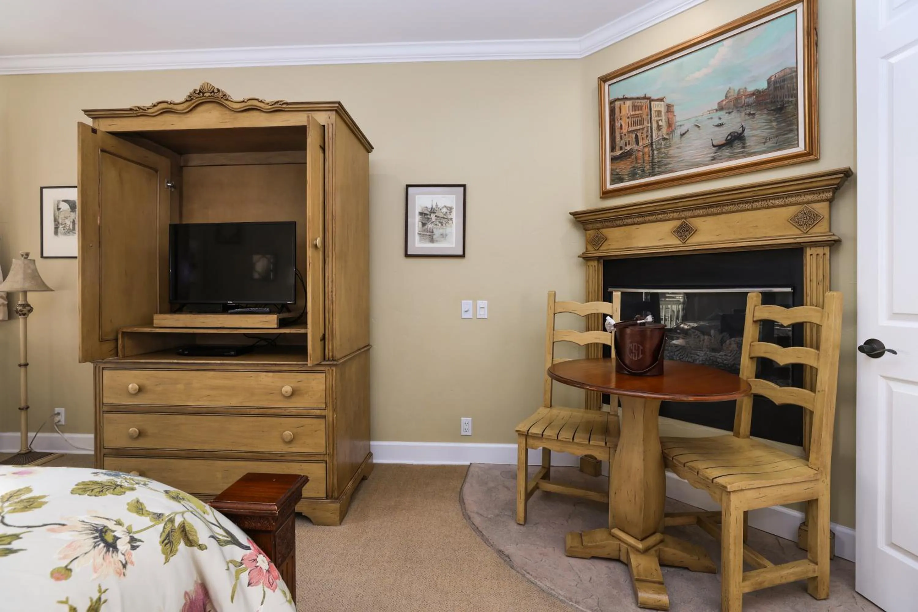 TV and multimedia, Bed in Cayucos Sunset Inn