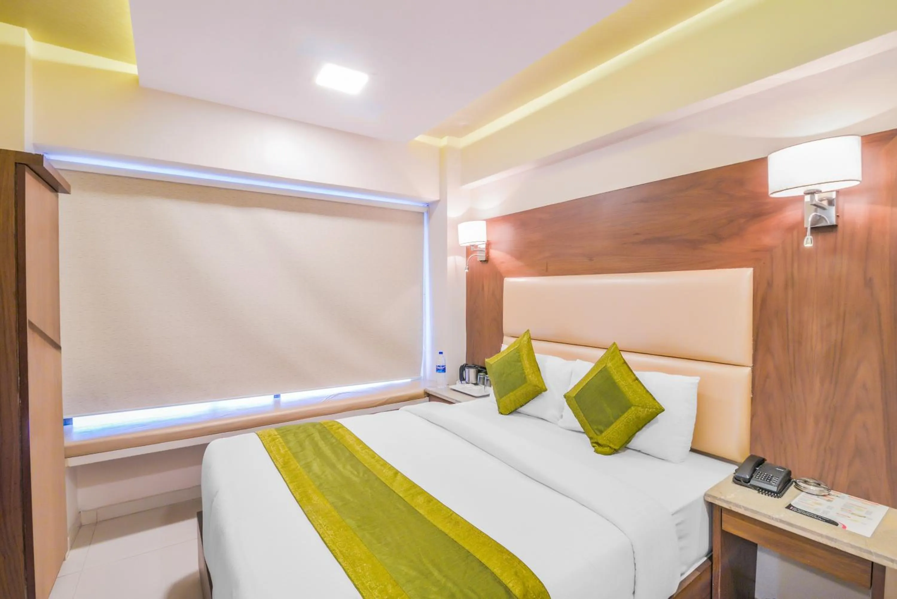 Bed in Oxford Hotel Powai