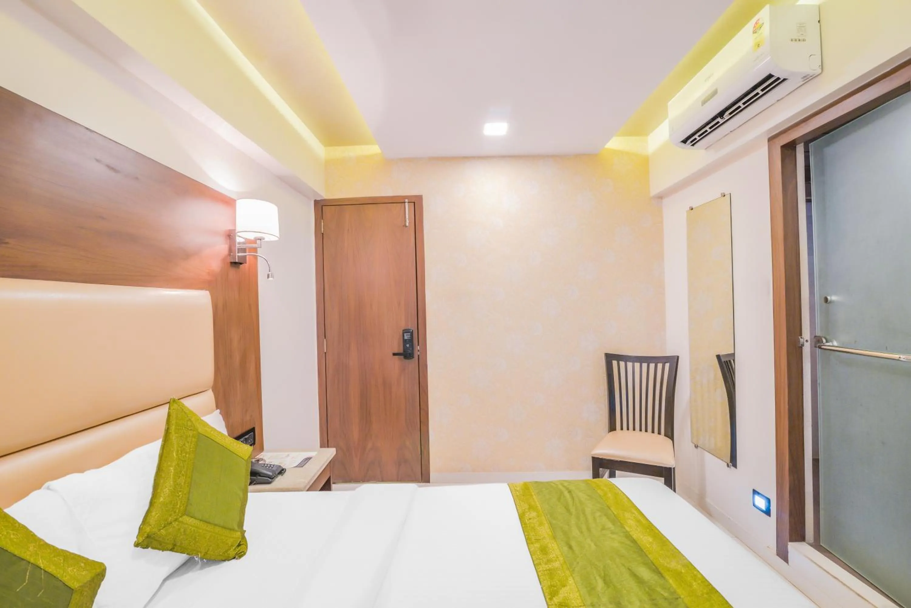 Bed in Oxford Hotel Powai