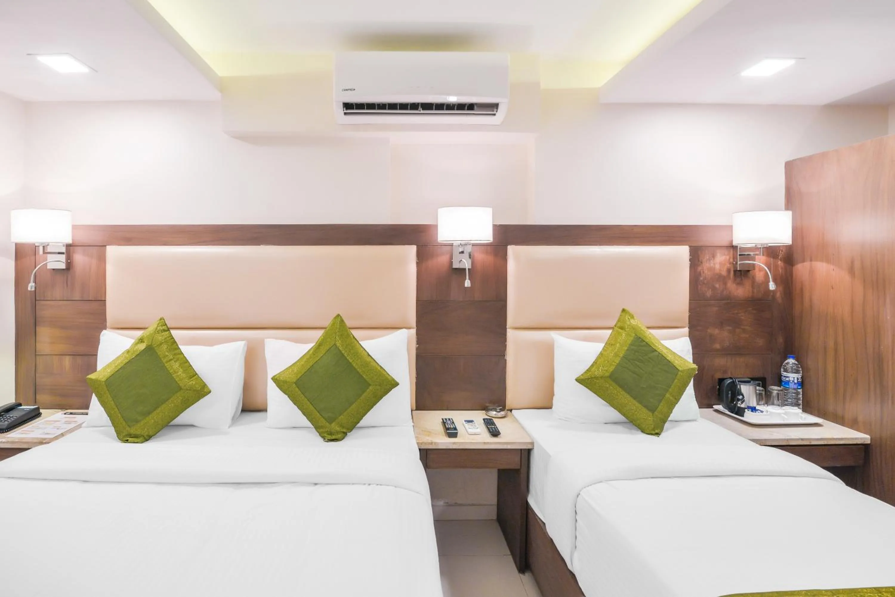 Bed in Oxford Hotel Powai