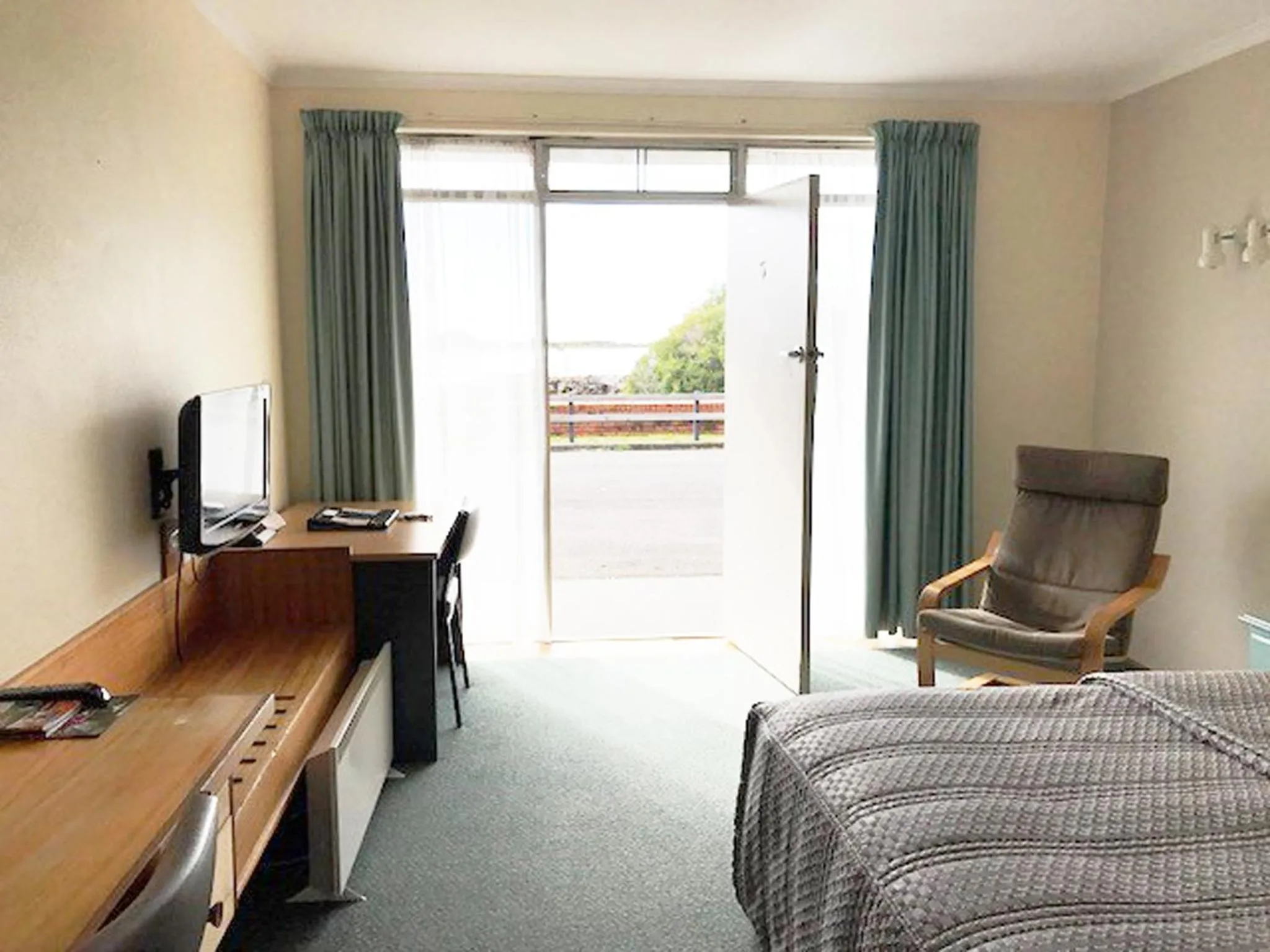 Photo of the whole room, Bed in The Waterfront Wynyard