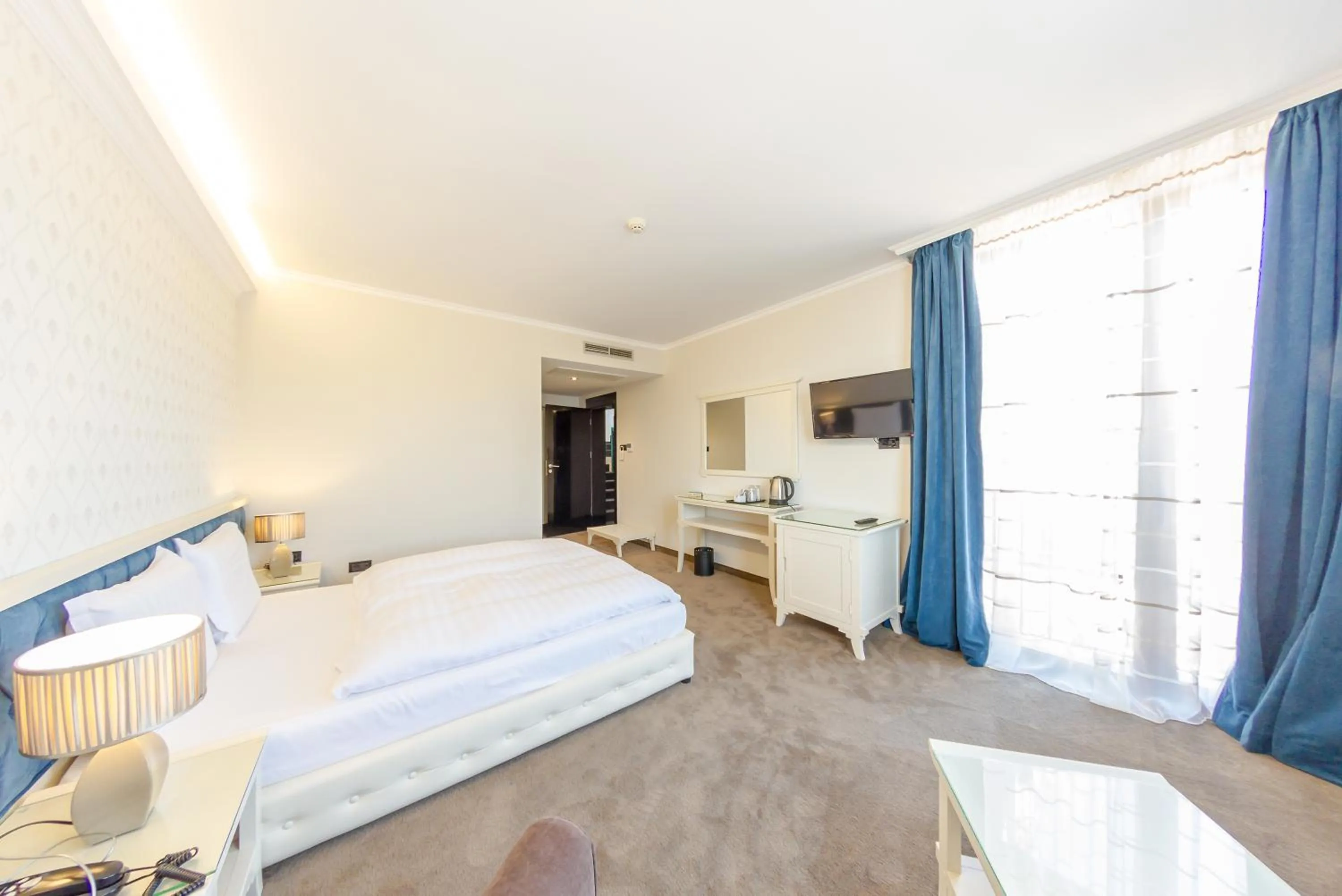 Photo of the whole room, Bed in Hotel Studio