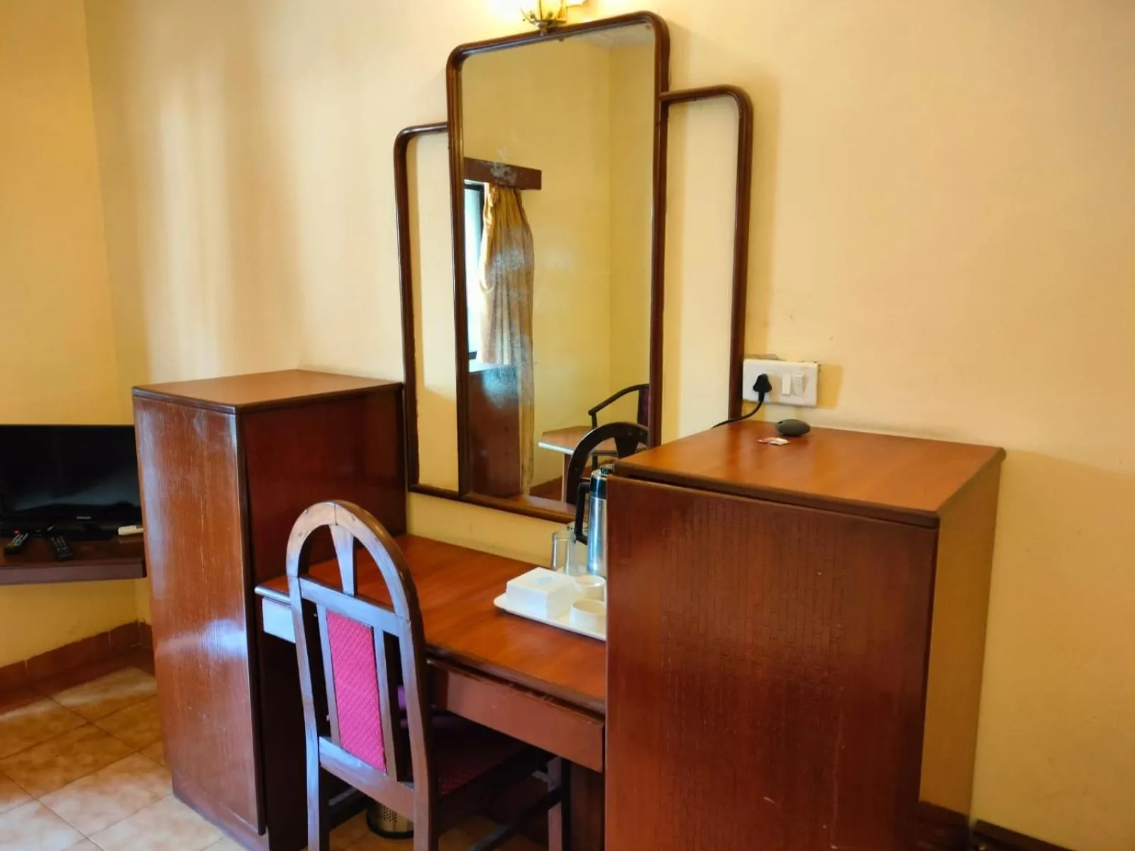 hair dresser in The Dhanhills - a valley view hotel in panchgani