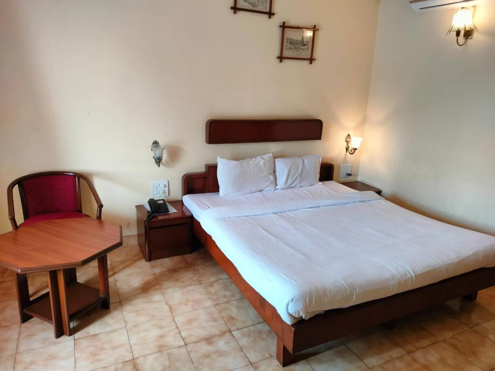 Bed in The Dhanhills - a valley view hotel in panchgani