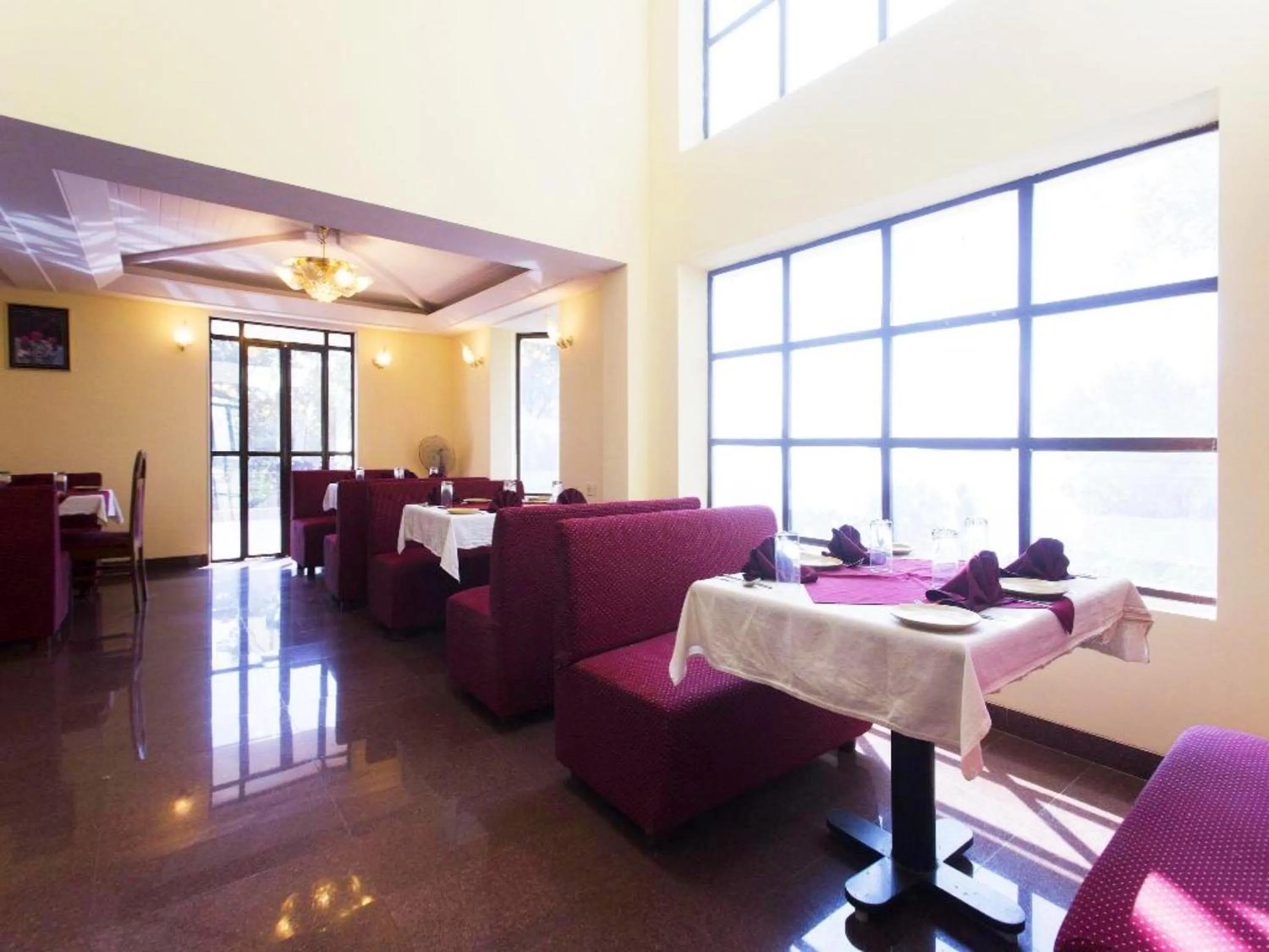 Restaurant/places to eat in The Dhanhills - a valley view hotel in panchgani