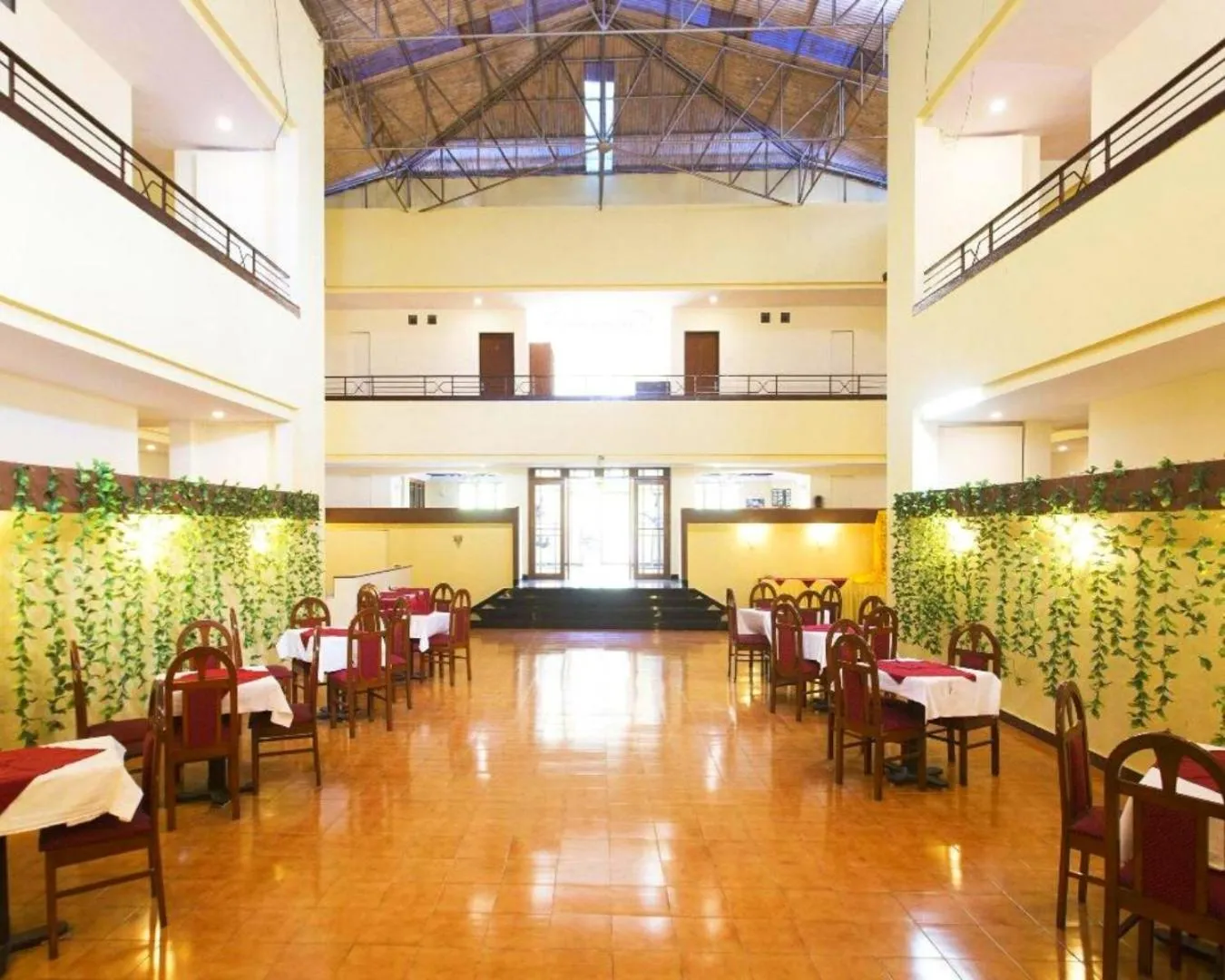 Restaurant/places to eat in The Dhanhills - a valley view hotel in panchgani