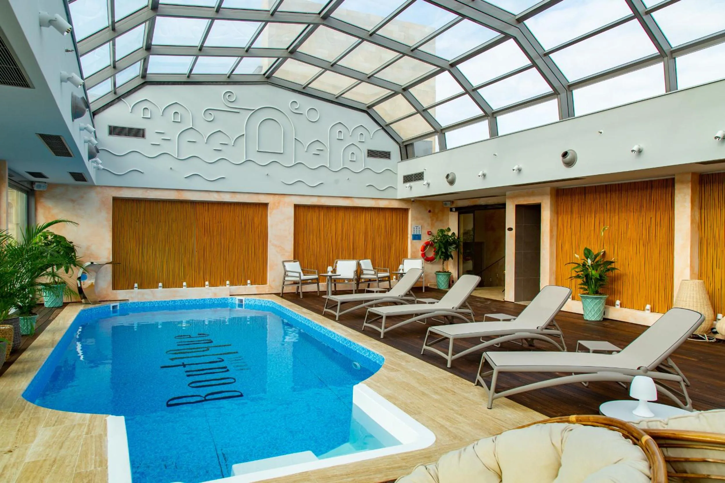 Swimming pool in Boutique 19 Hotel