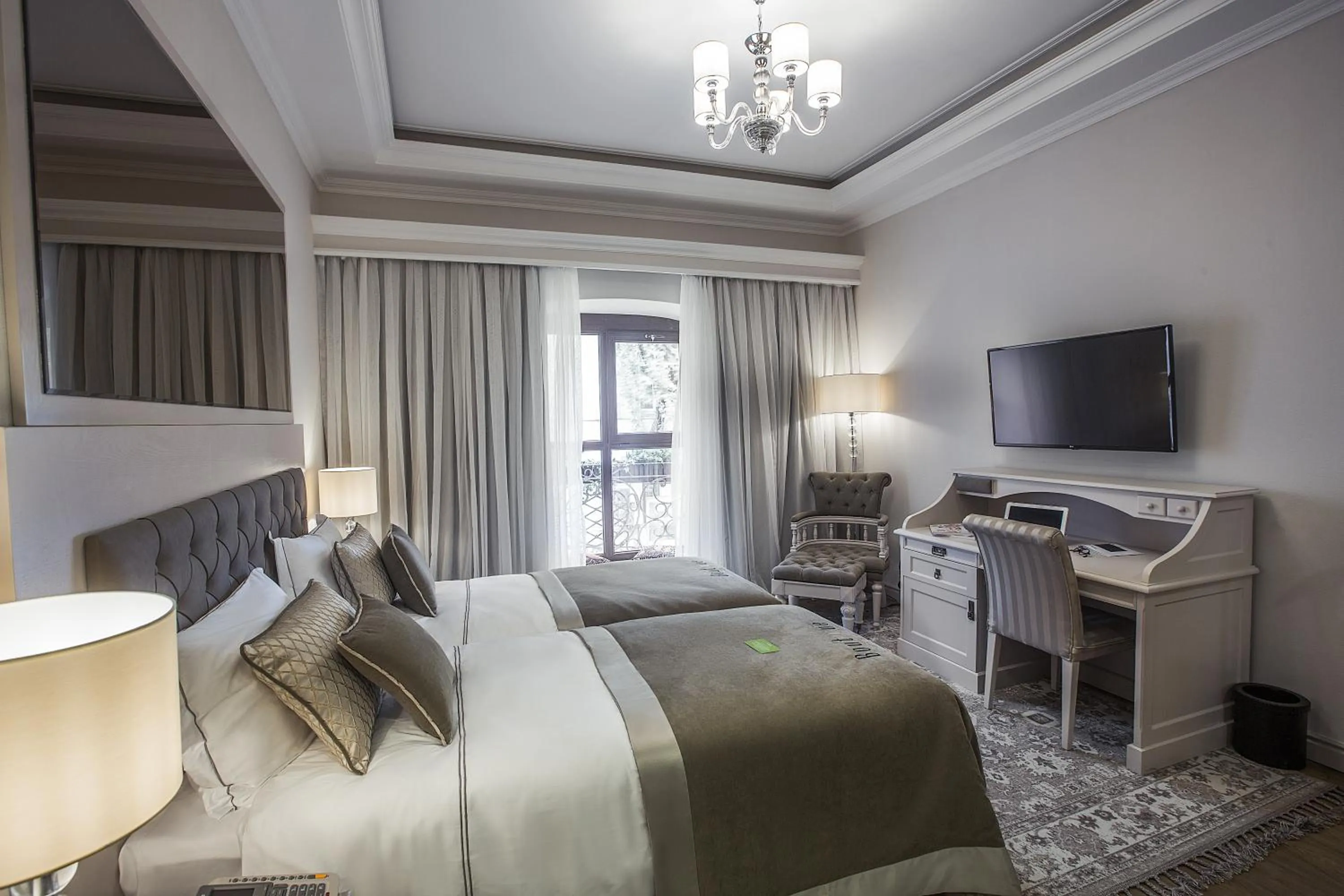 Photo of the whole room, Bed in Boutique 19 Hotel