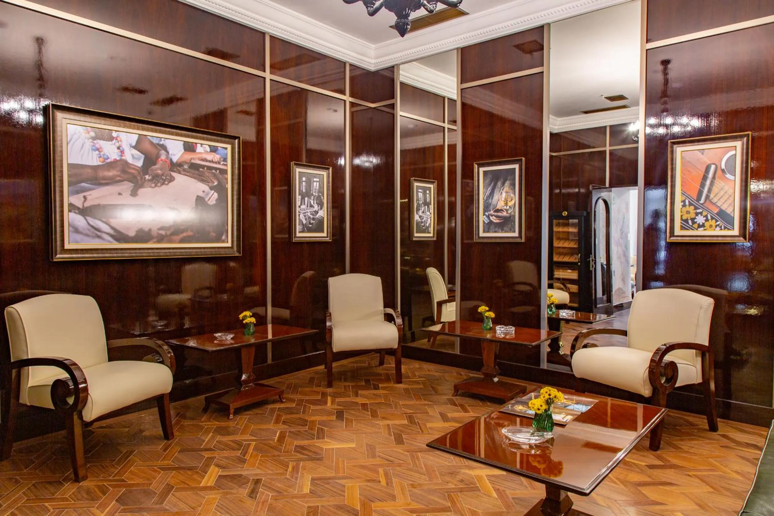 Lounge or bar in Boutique 19 Hotel