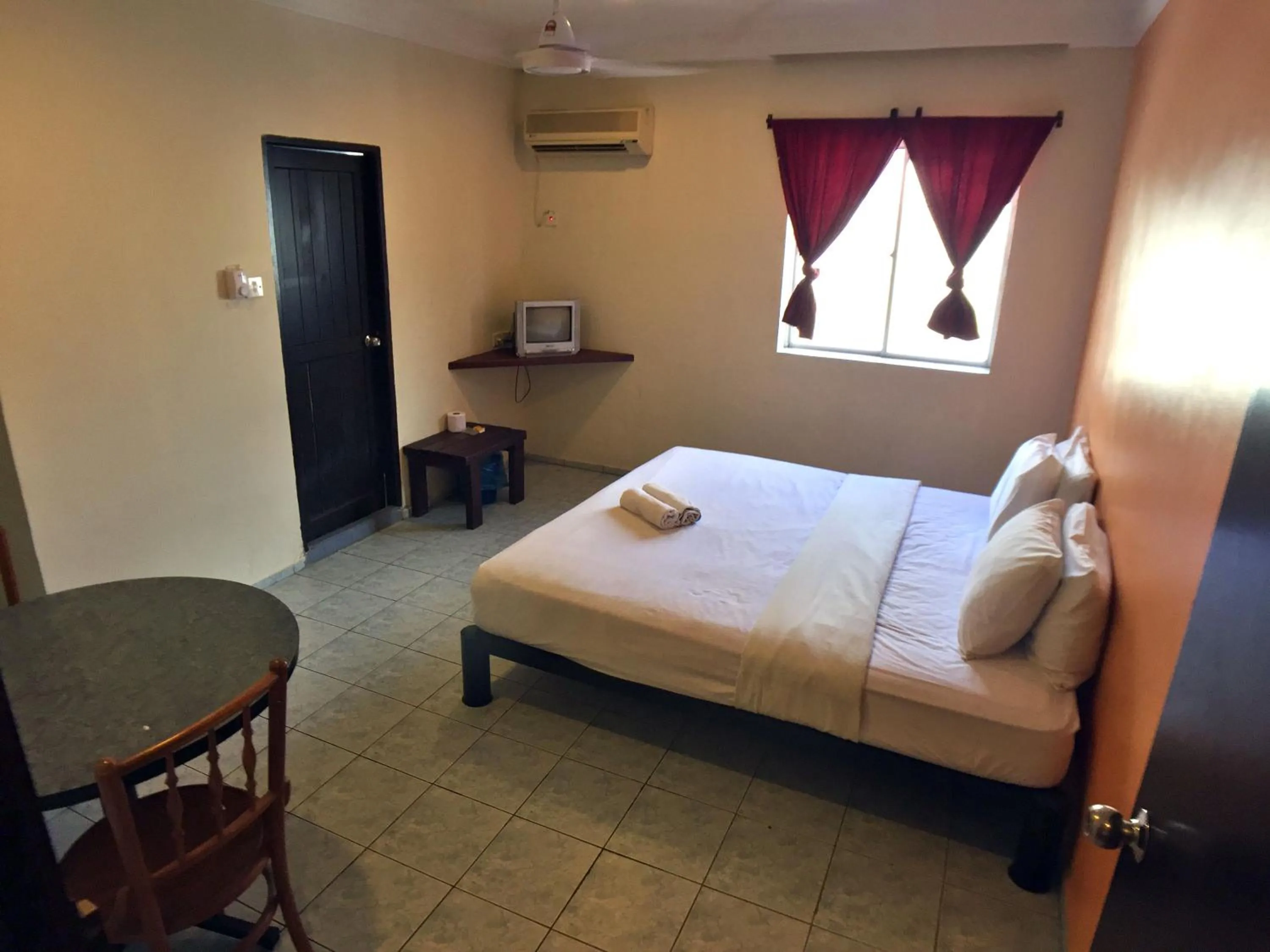 Photo of the whole room, Bed in Abell Residence