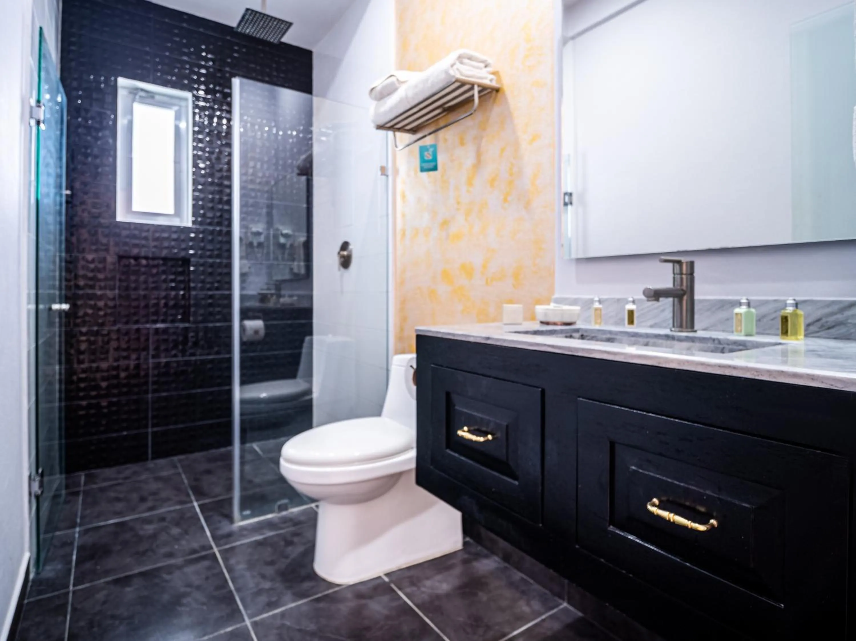 Bathroom in Hotel DC Boutique & SPA