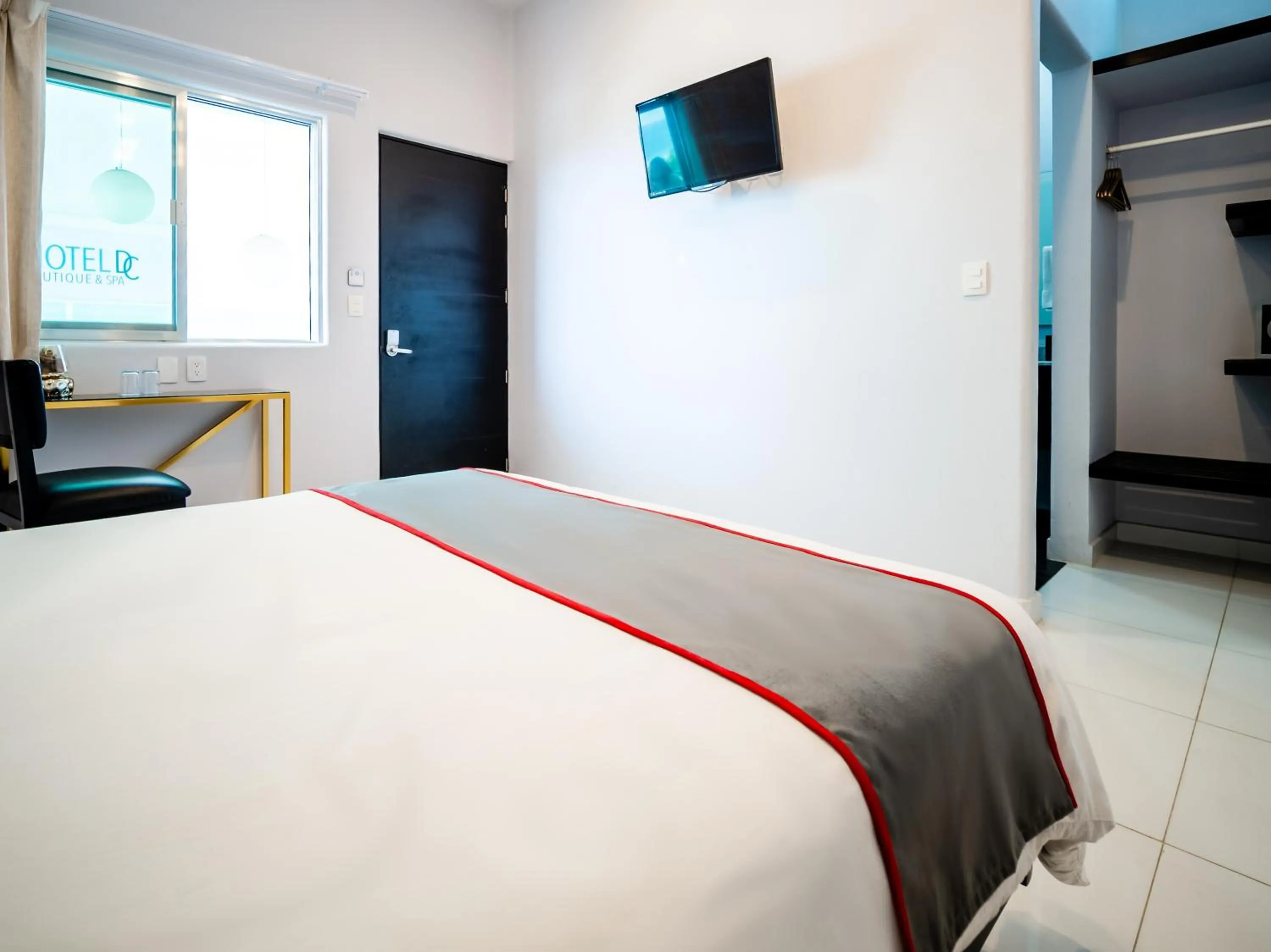 TV and multimedia, Bed in Hotel DC Boutique & SPA