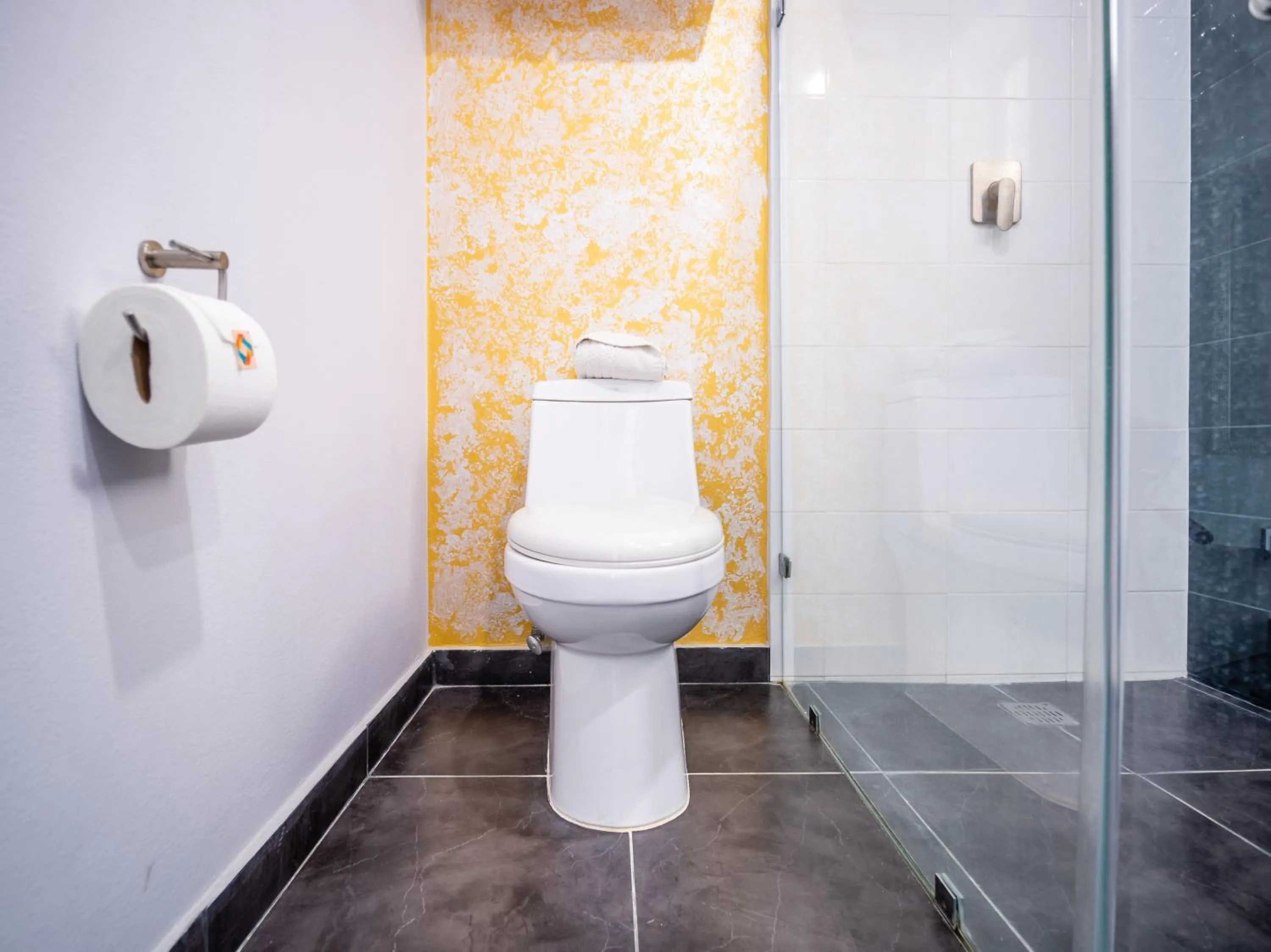 Bathroom in Hotel DC Boutique & SPA