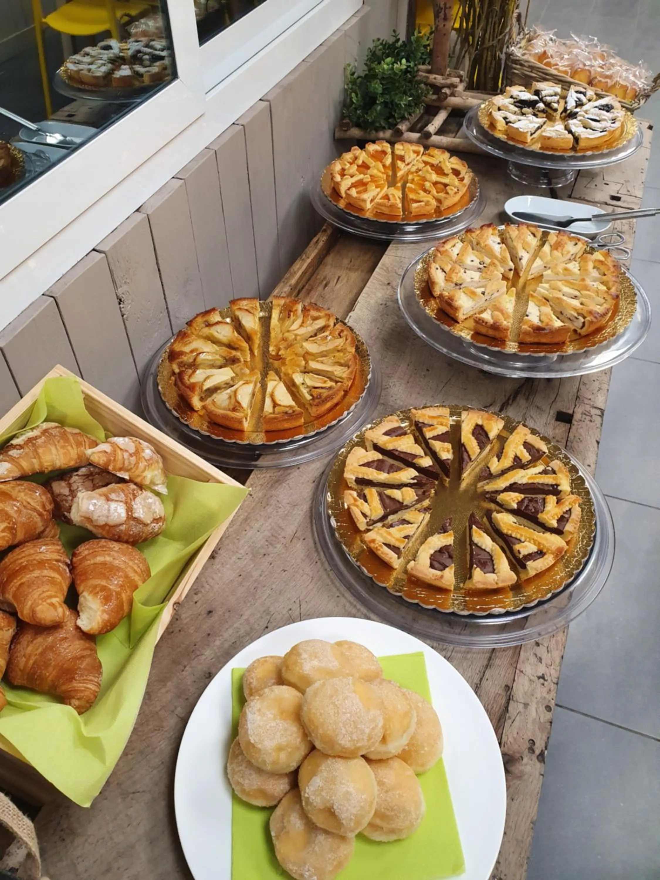 Food and drinks in Dannunziano Aparthotel