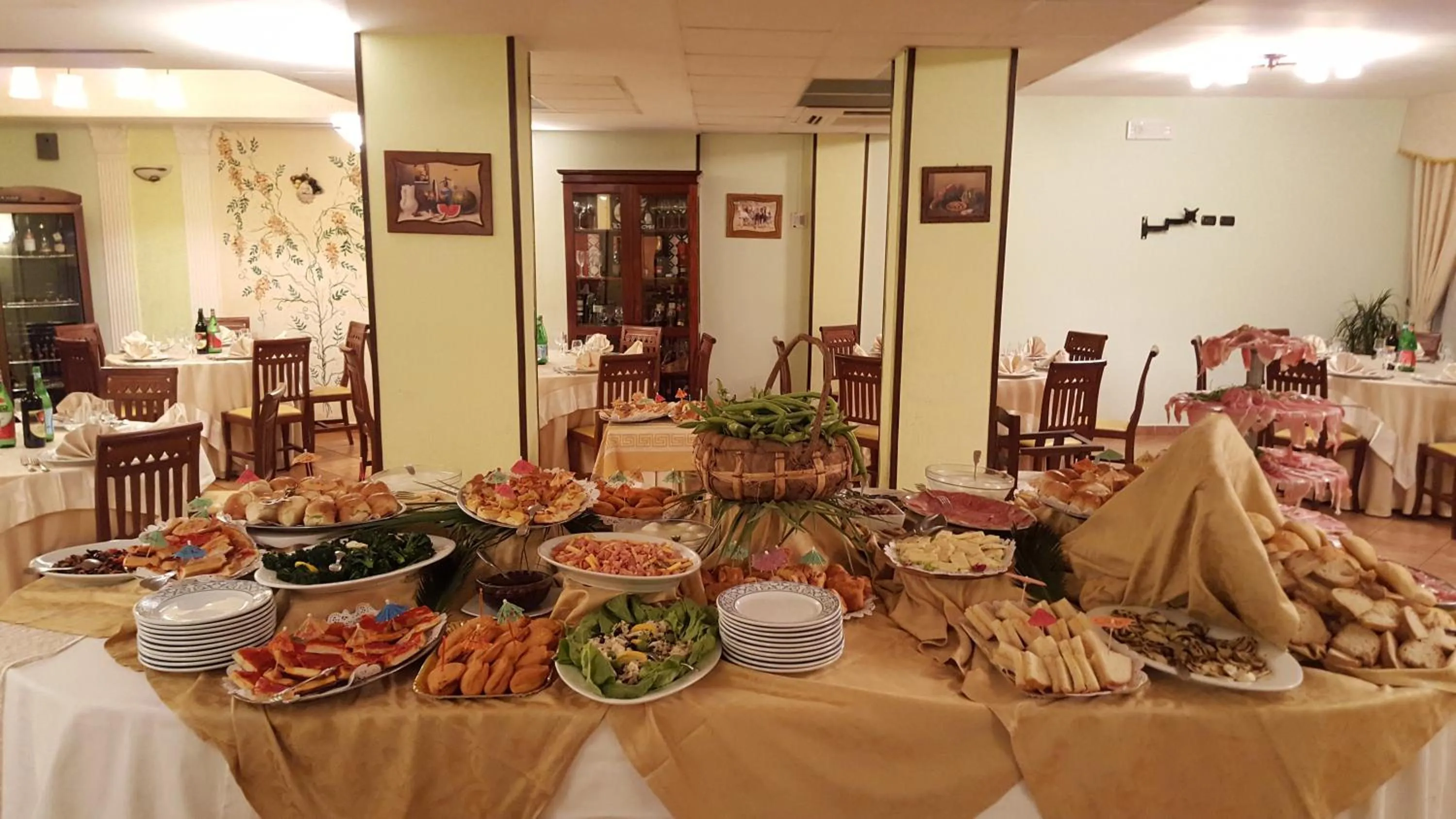 Restaurant/places to eat in Venus Park Hotel