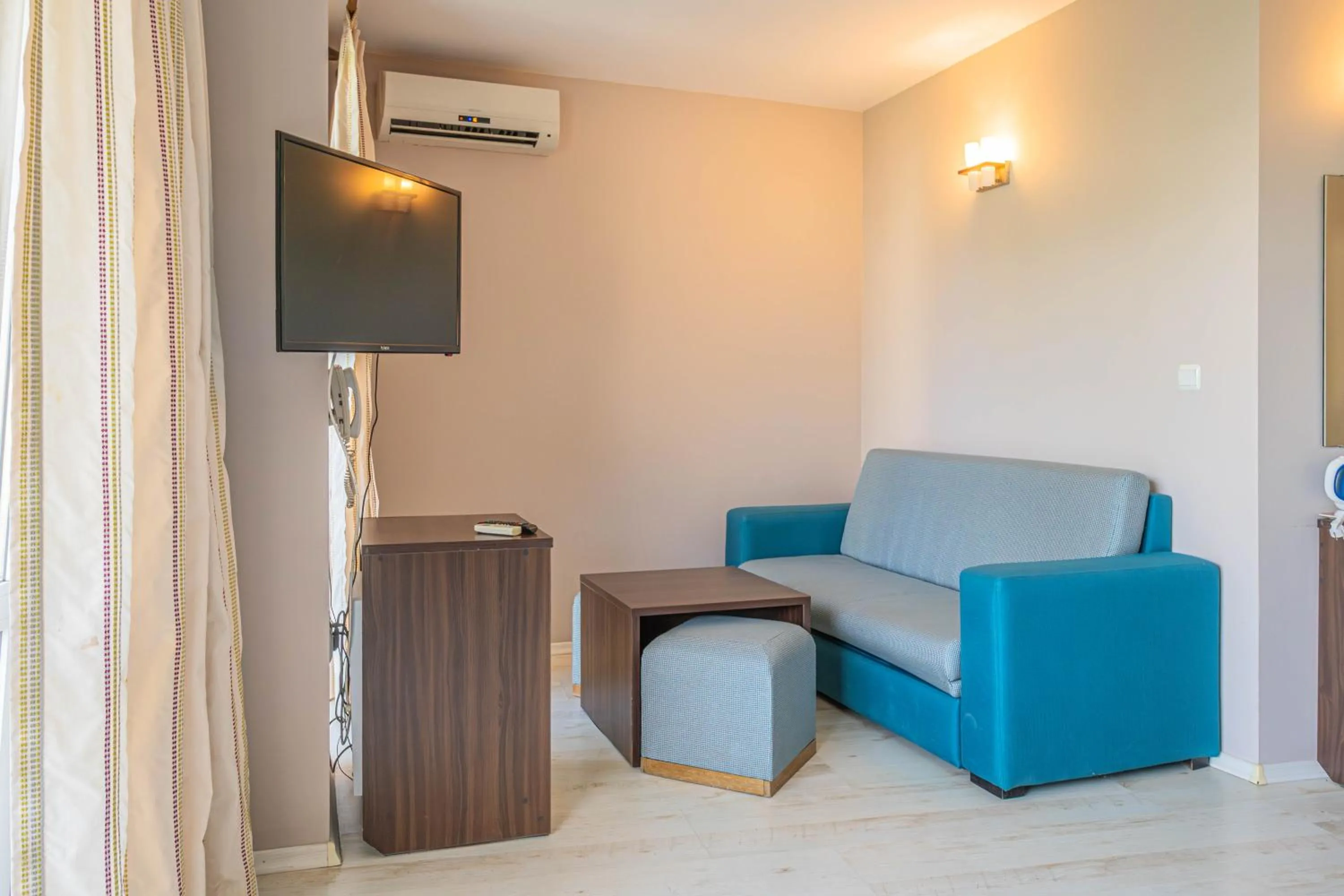 TV and multimedia in Valeo Hotel