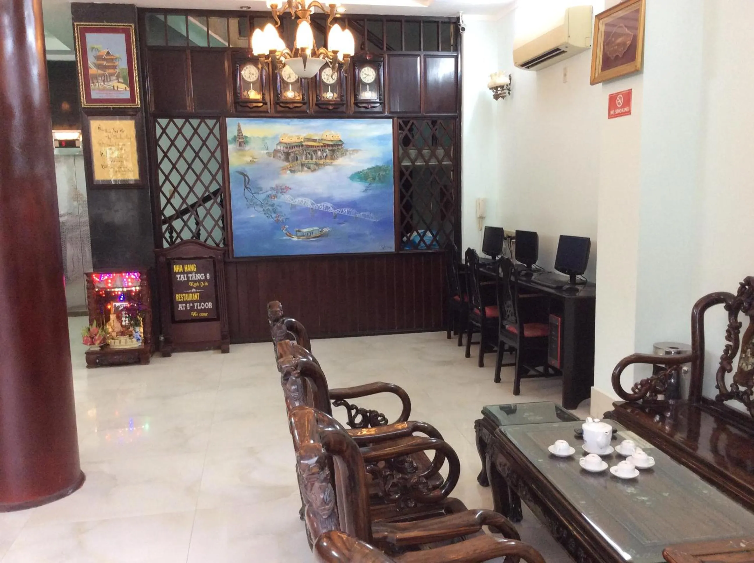 Communal lounge/ TV room in Thai Binh II Hotel