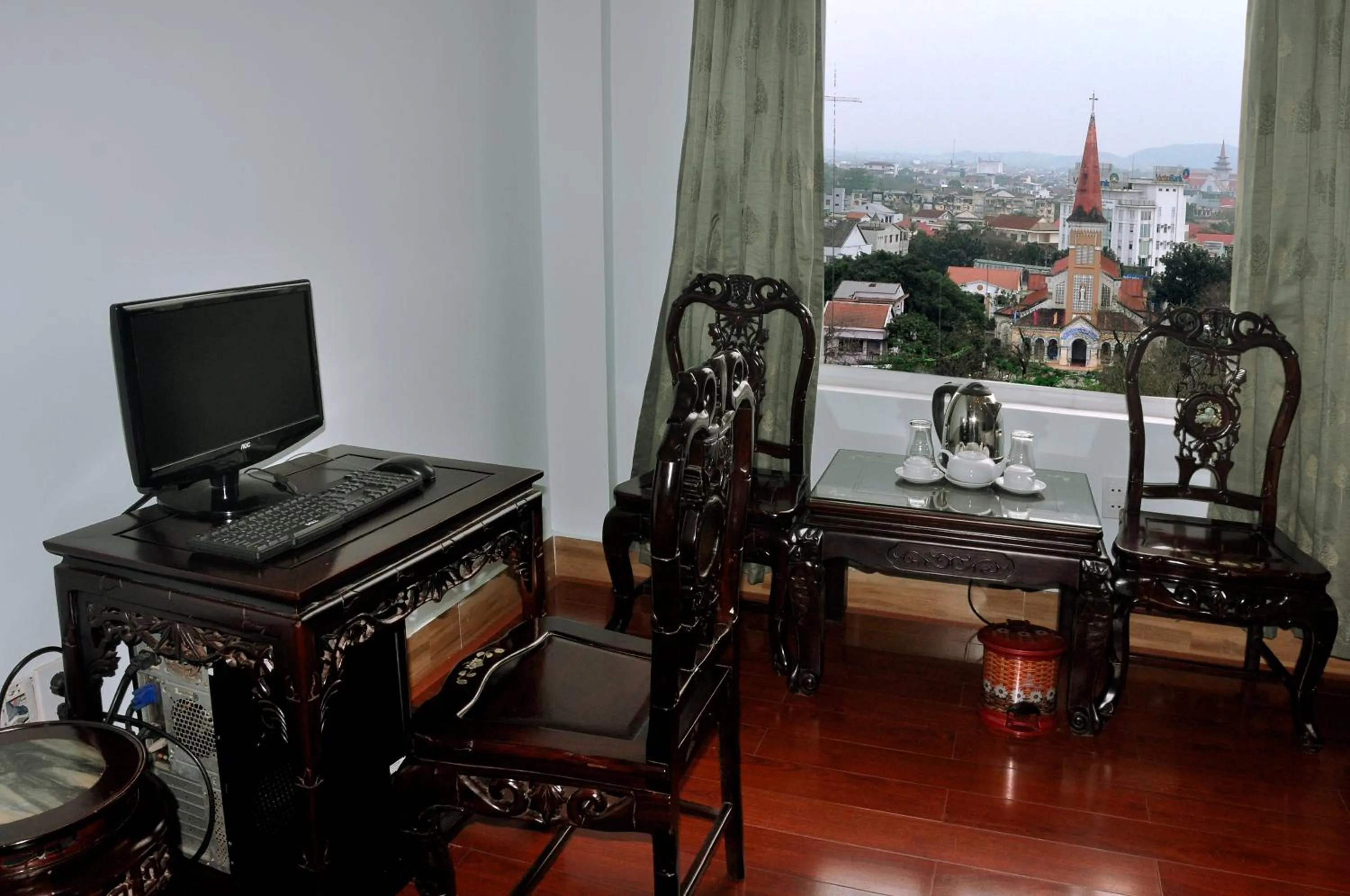 Communal lounge/ TV room in Thai Binh II Hotel