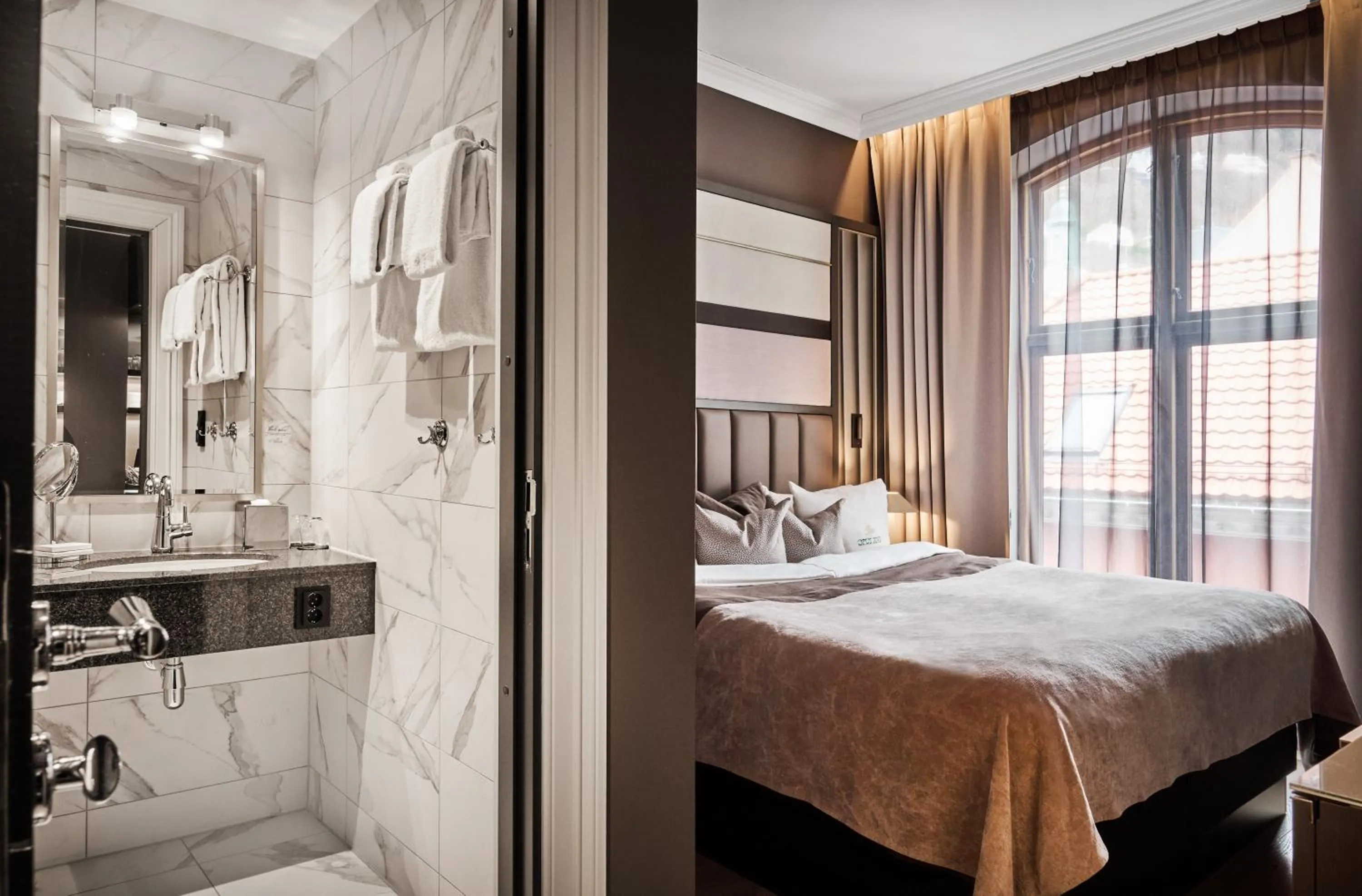 Bathroom, Bed in Opus 16, a Member of Small Luxury Hotels
