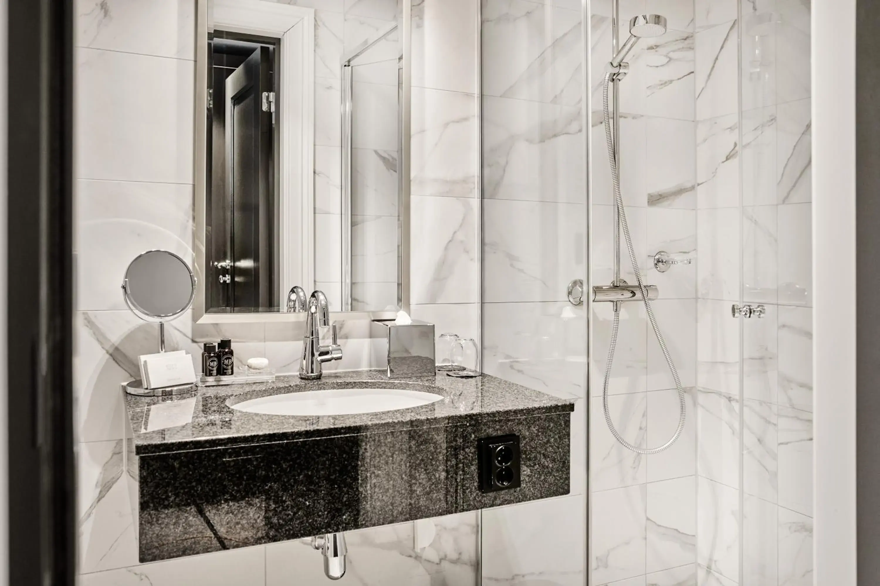 Double or Twin Room in Opus 16 Double or Twin Room in Opus 16