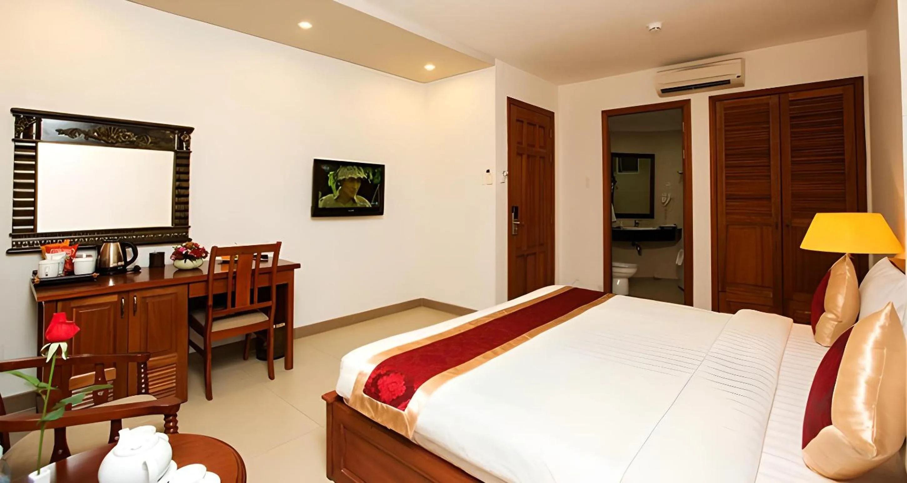 Bed in White Lion Hotel