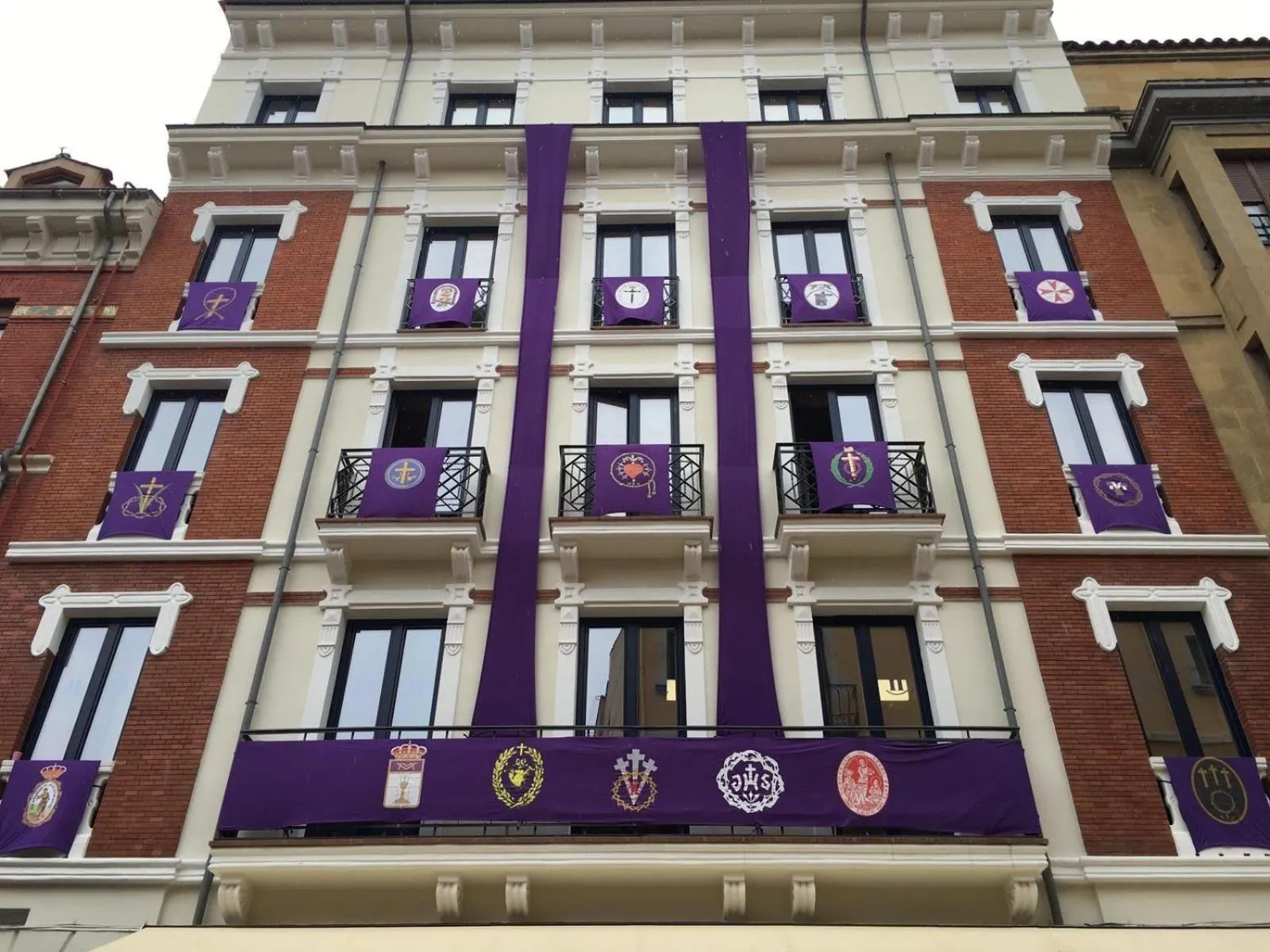 Property building in Principia Suites