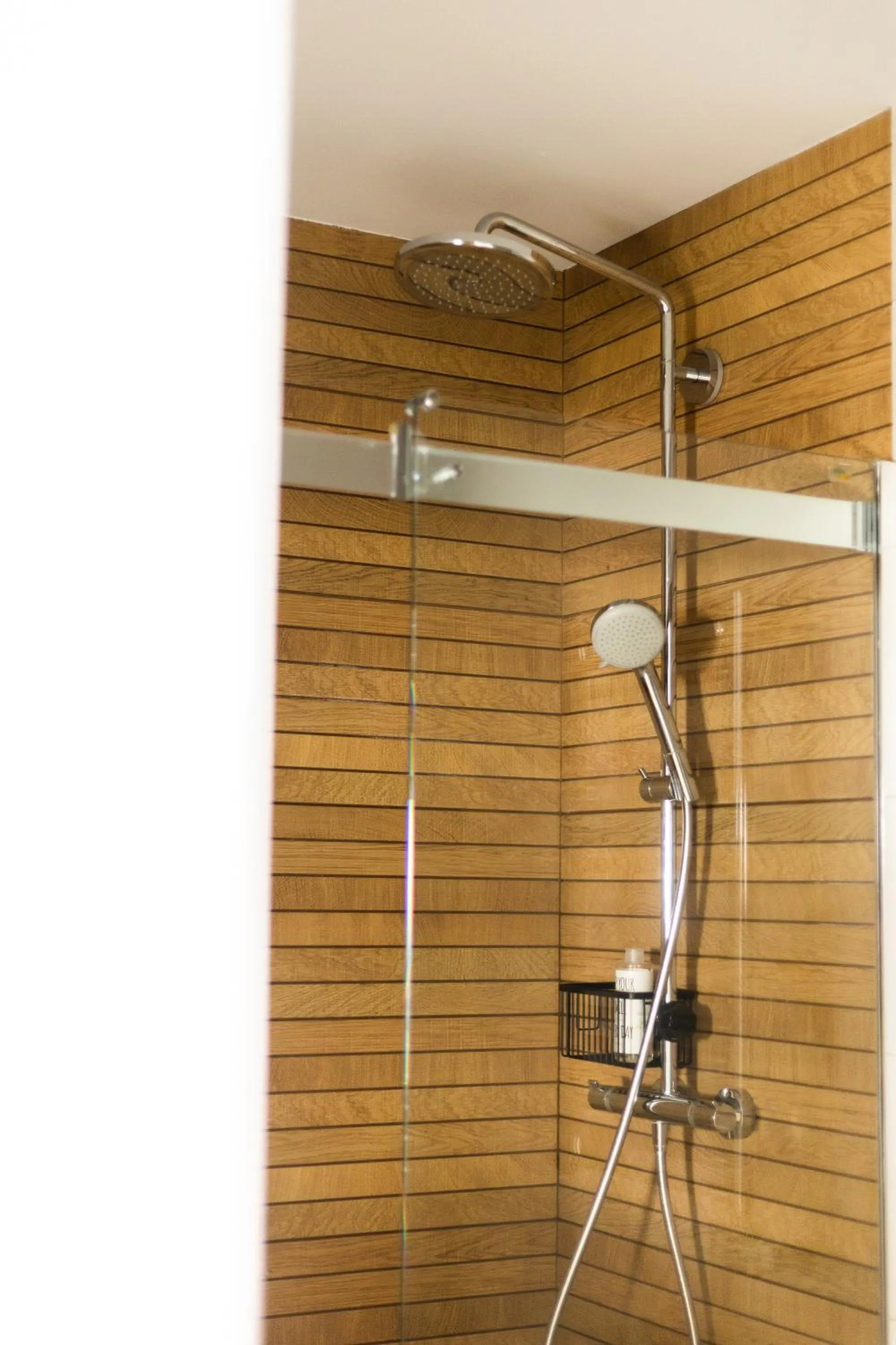 Shower in Principia Suites