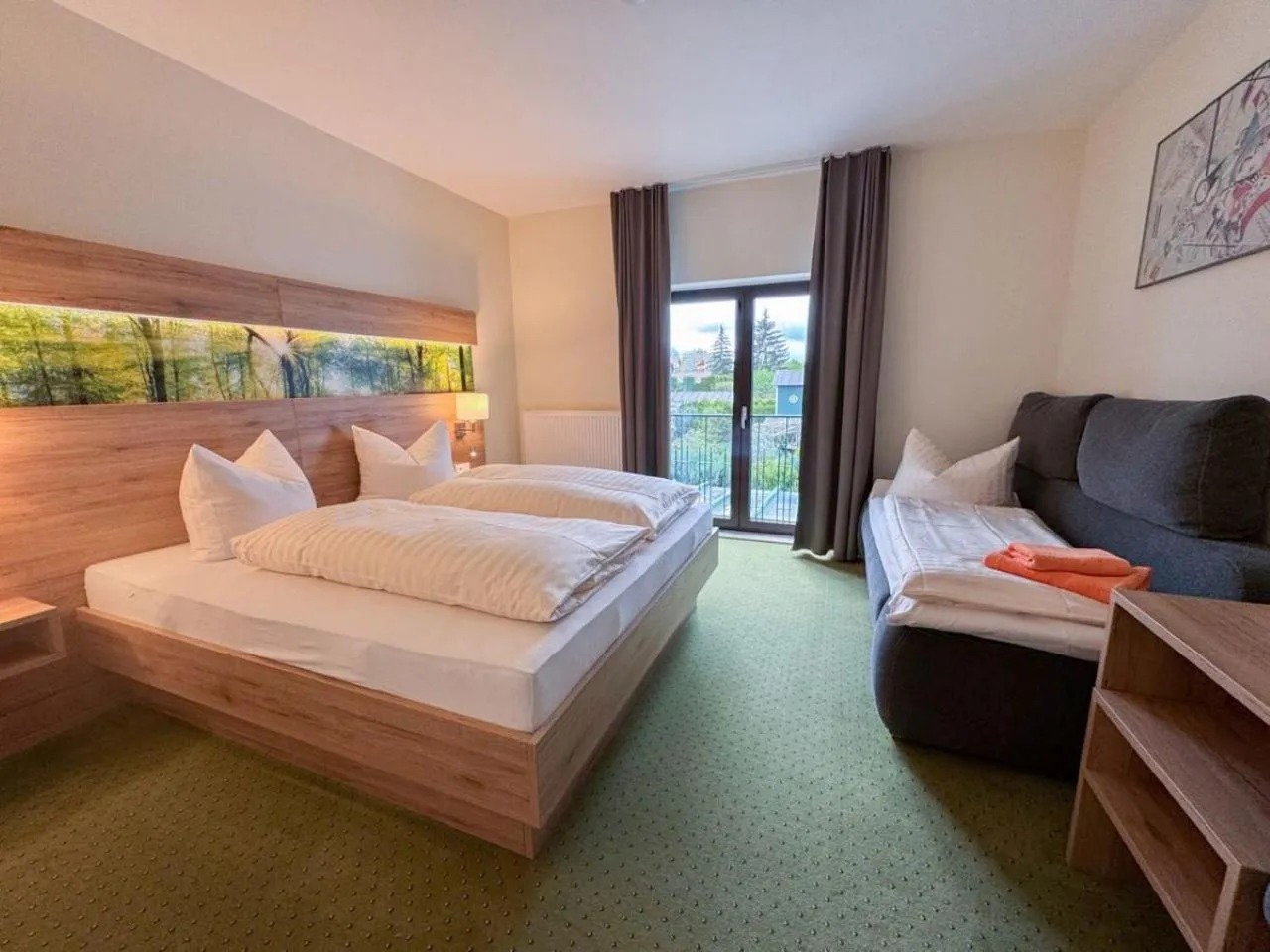 Photo of the whole room, Bed in Hotel Schwartze