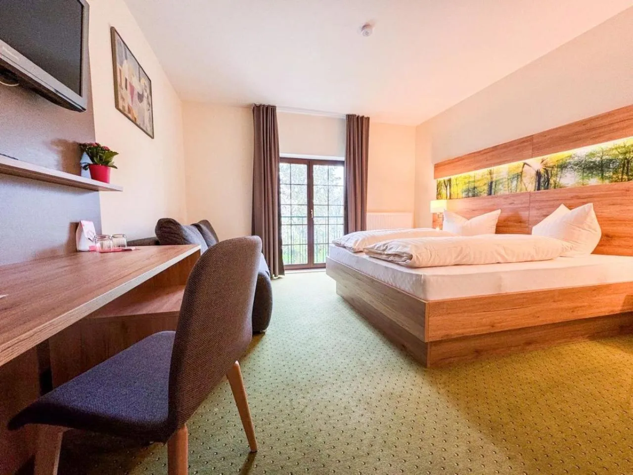 Photo of the whole room, Bed in Hotel Schwartze