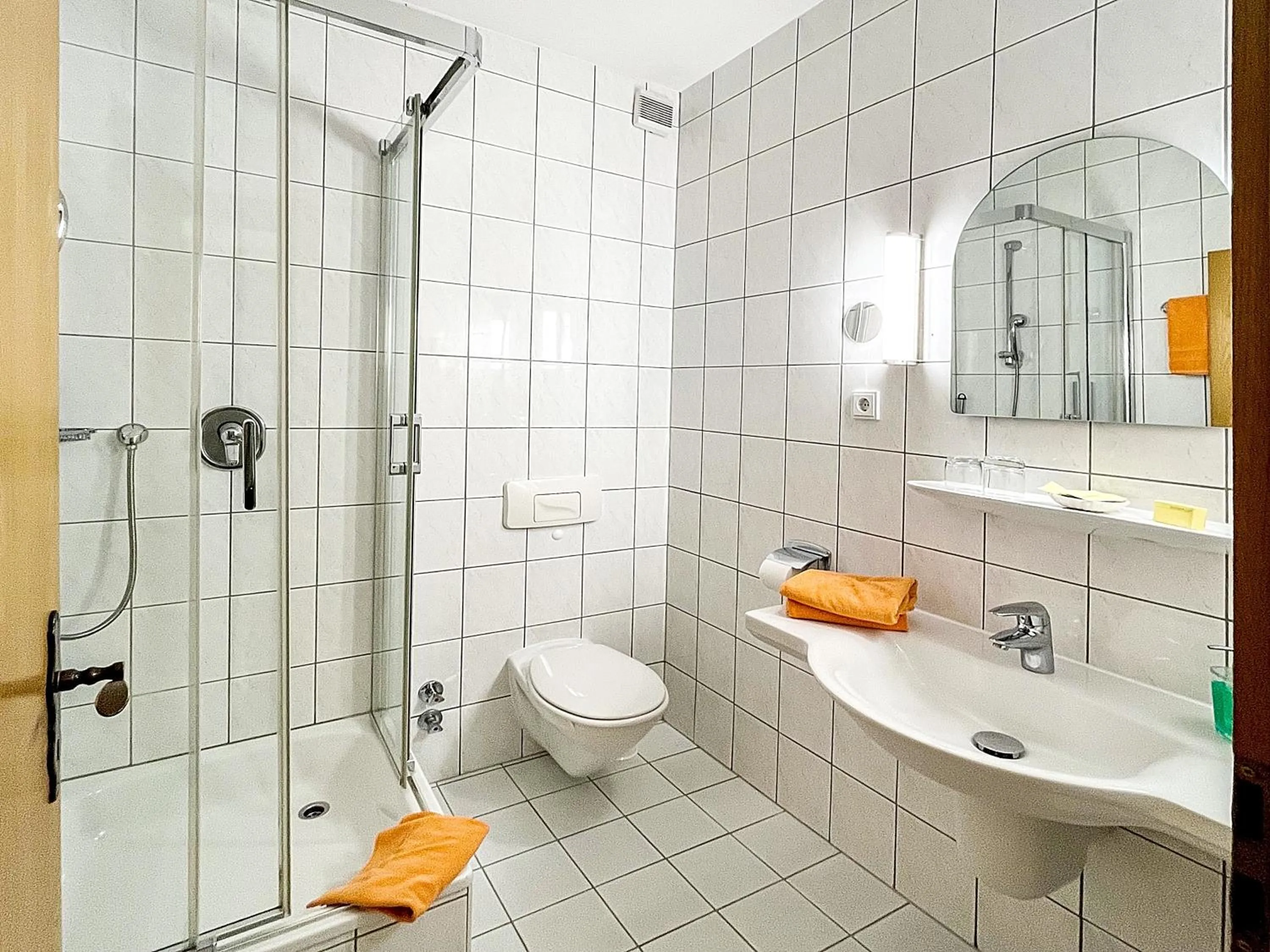 Toilet in Hotel Schwartze