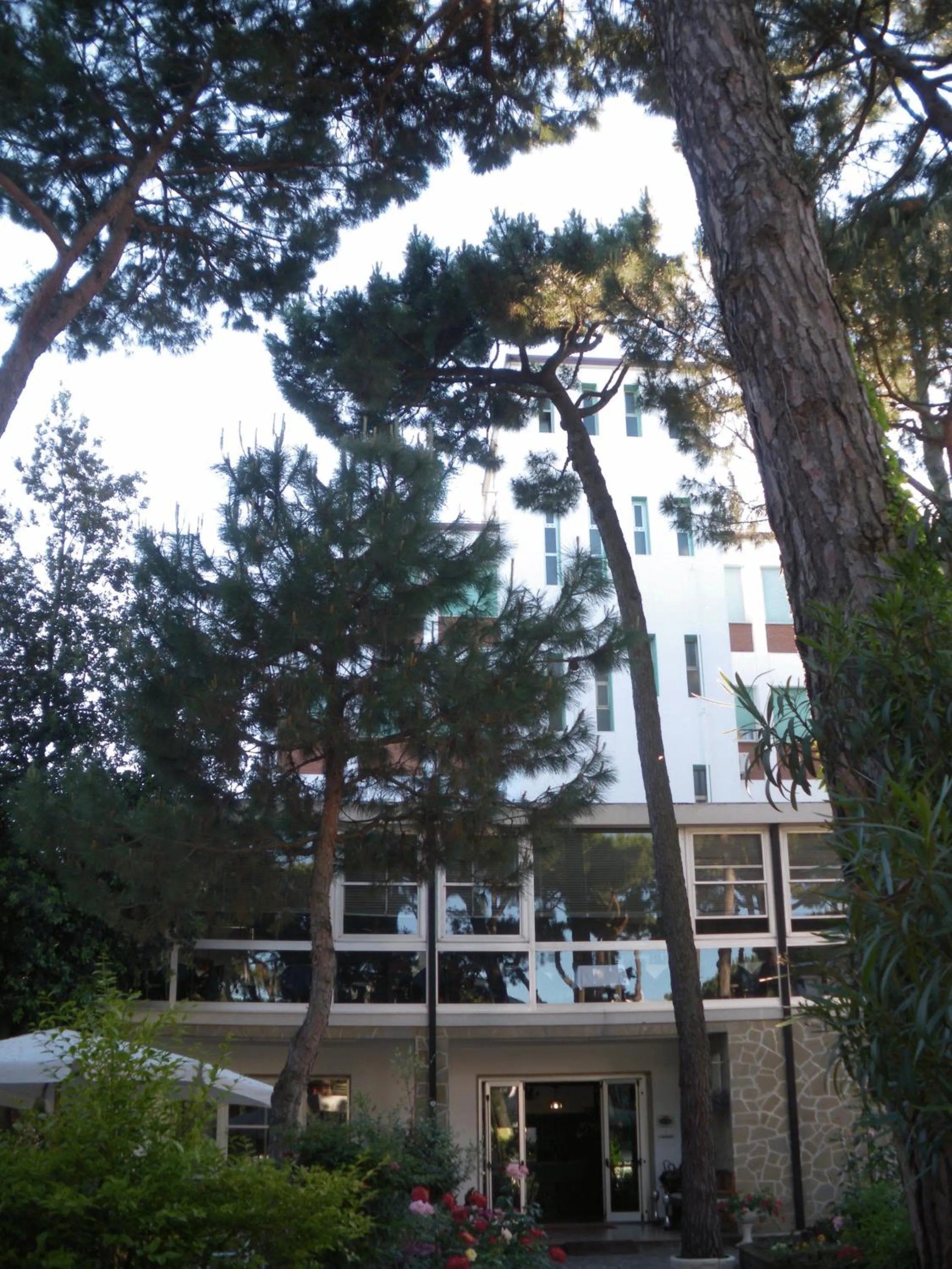 Facade/entrance in B&B Promenade Hotel Simple con Piscina