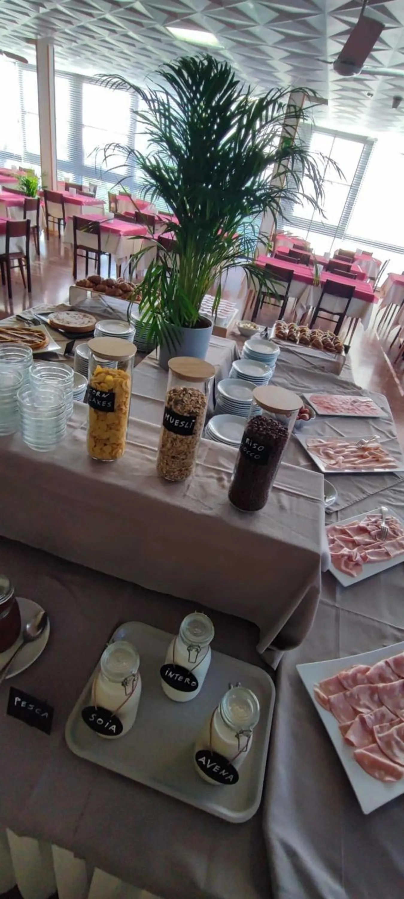 Breakfast in B&B Promenade Hotel Simple con Piscina