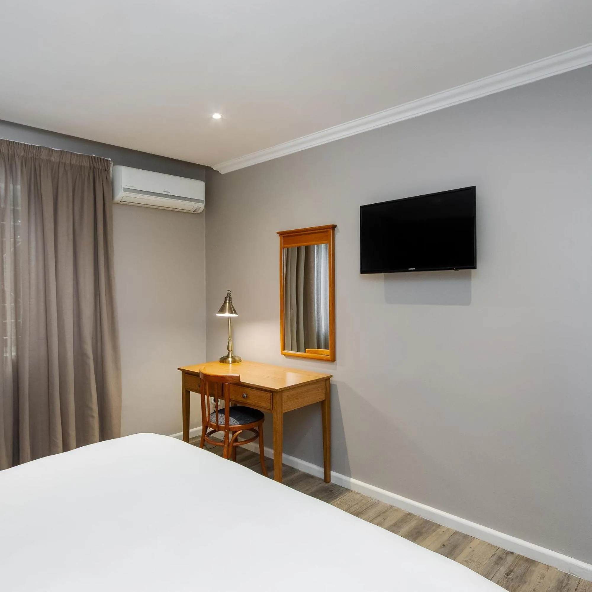 TV and multimedia, Bed in Premier Express Inn George