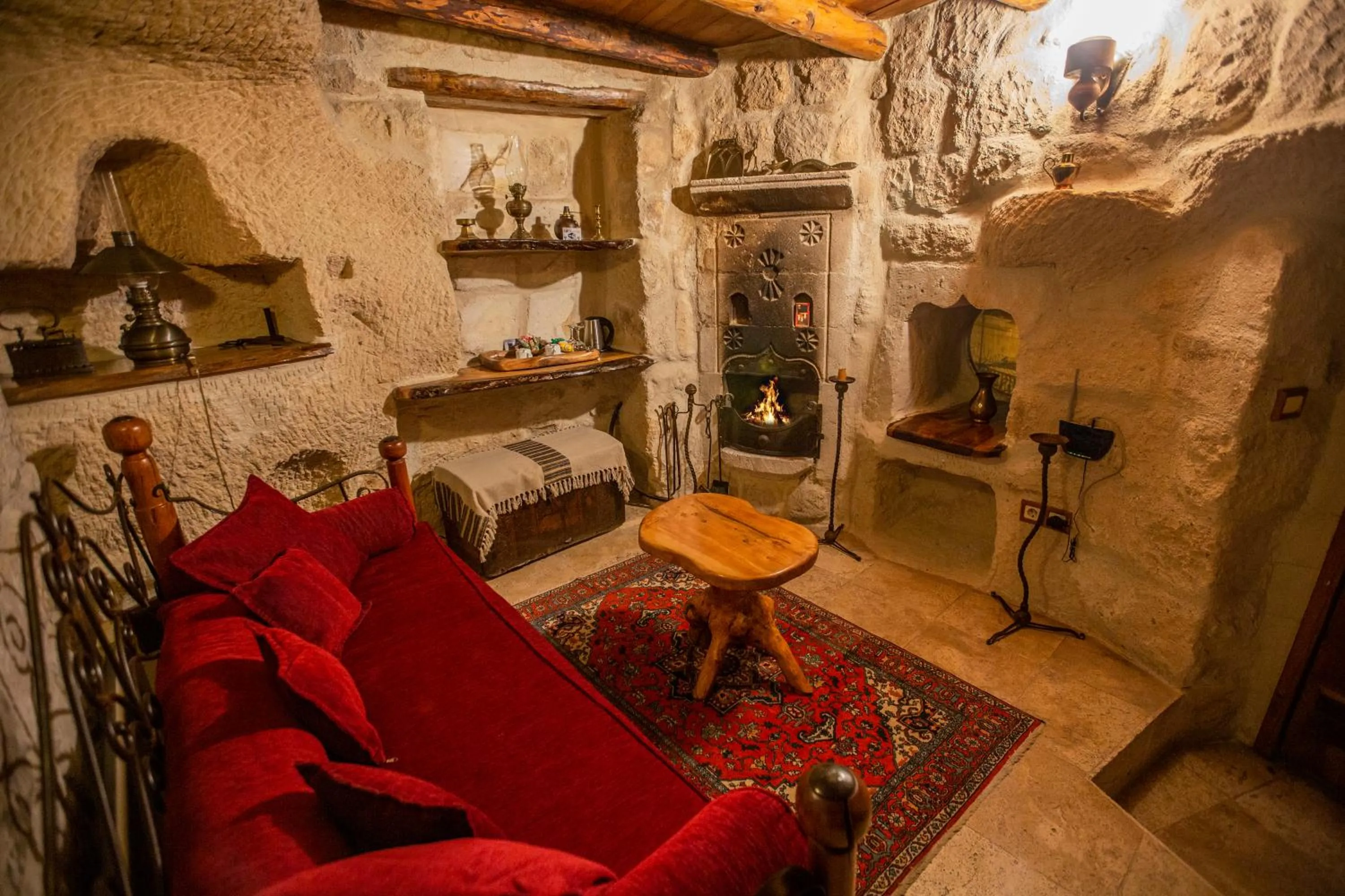 Living room in Koza Cave Hotel