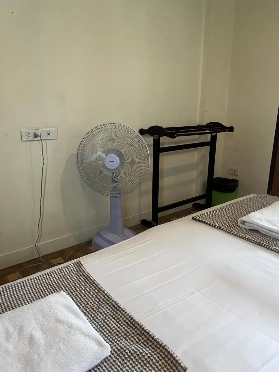 Standard Double Room with Fan in Samsen Sam Place Standard Double Room with Fan in Samsen Sam Place