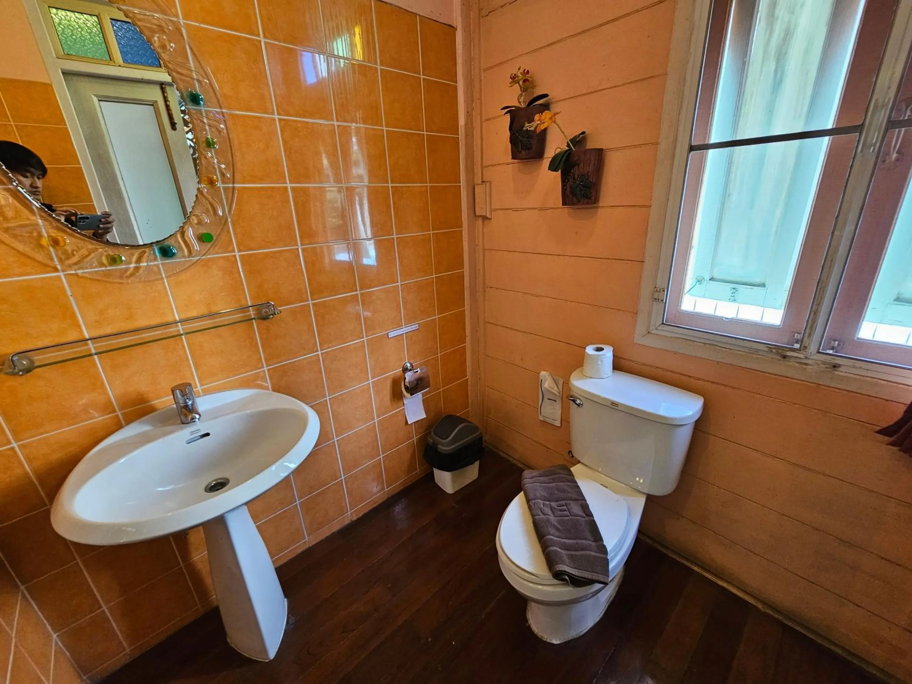 Toilet in Samsen Sam Place