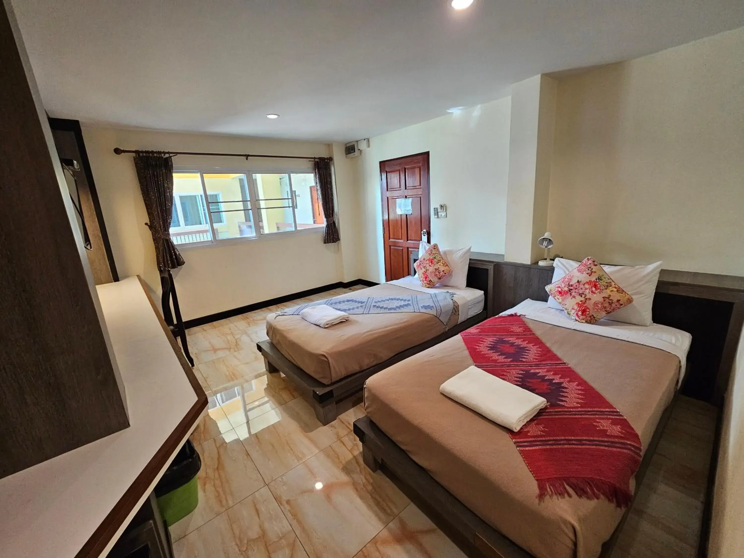 Deluxe Double or Twin Room in Samsen Sam Place Deluxe Double or Twin Room in Samsen Sam Place