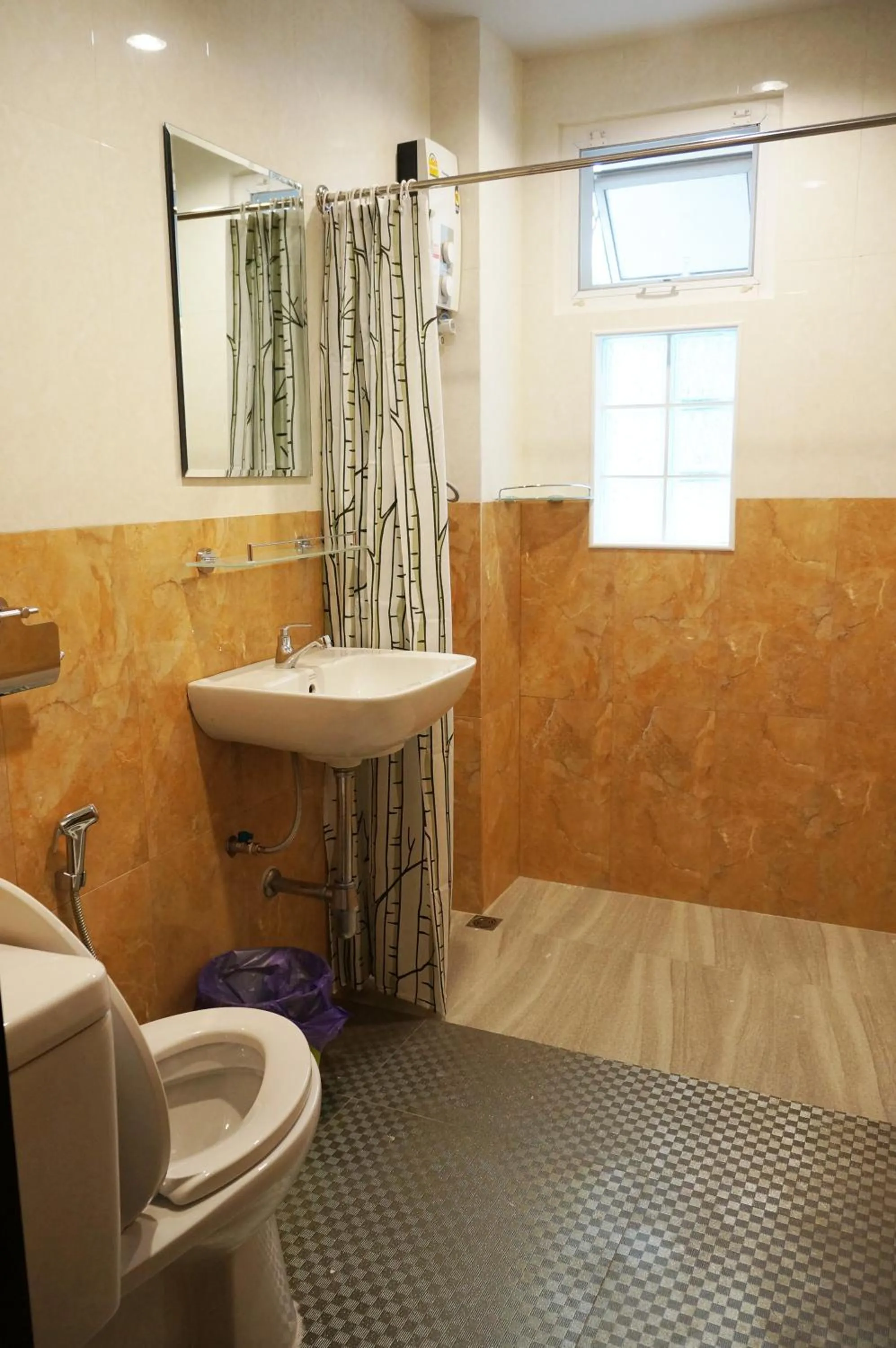 Bathroom in Samsen Sam Place