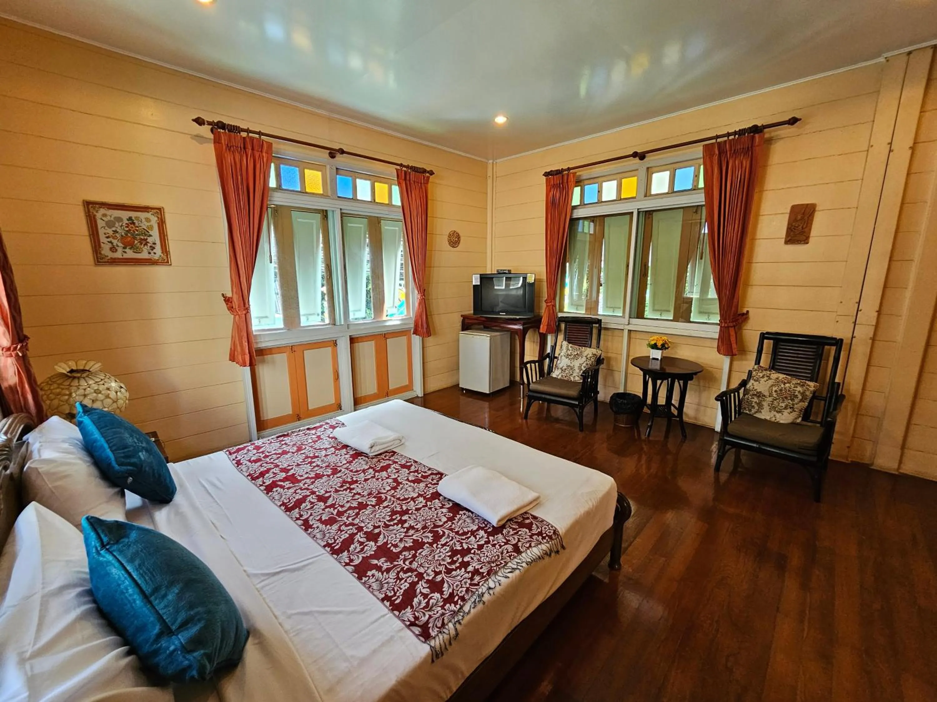 Bedroom, Bed in Samsen Sam Place