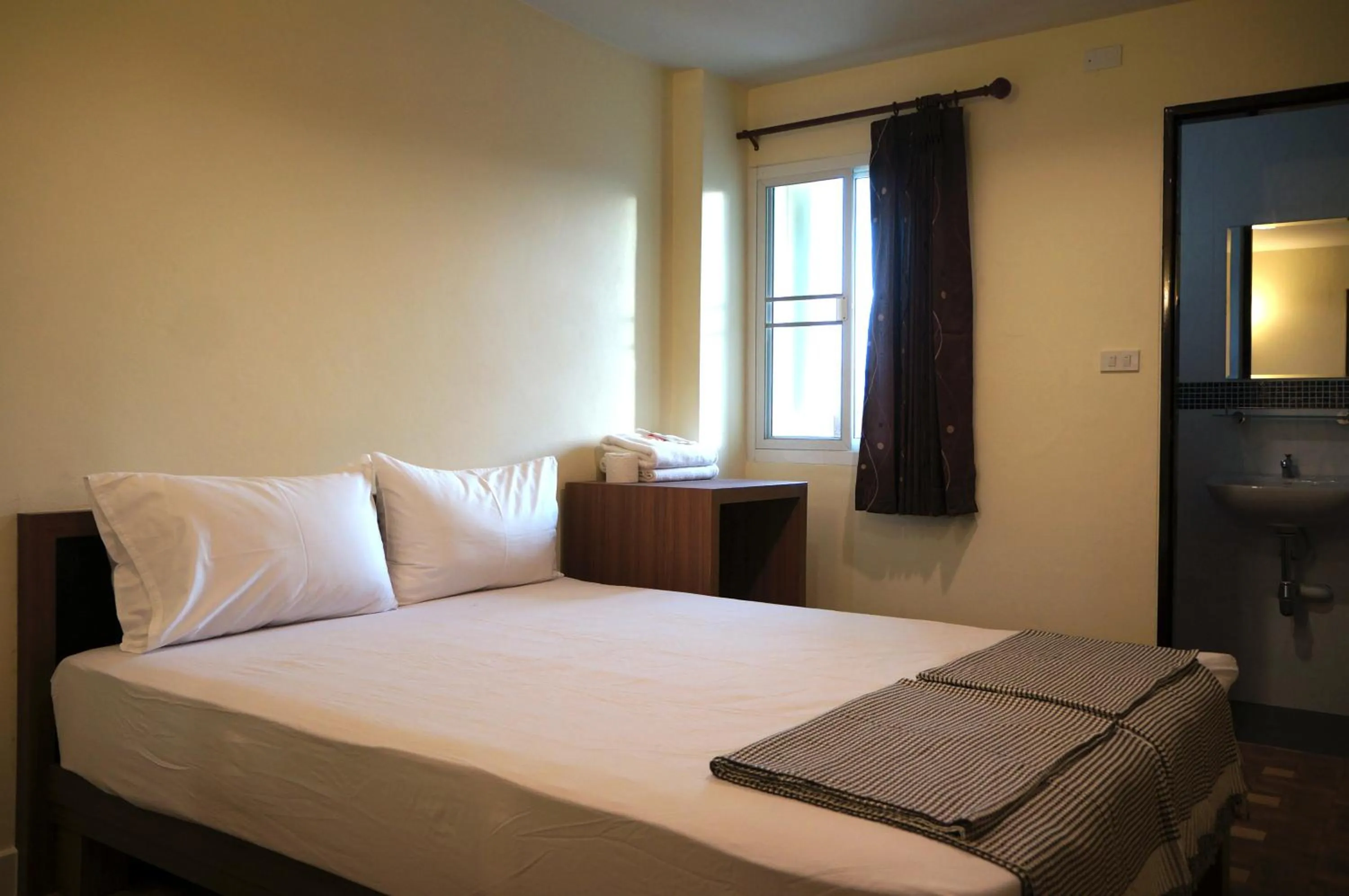 Bedroom, Bed in Samsen Sam Place