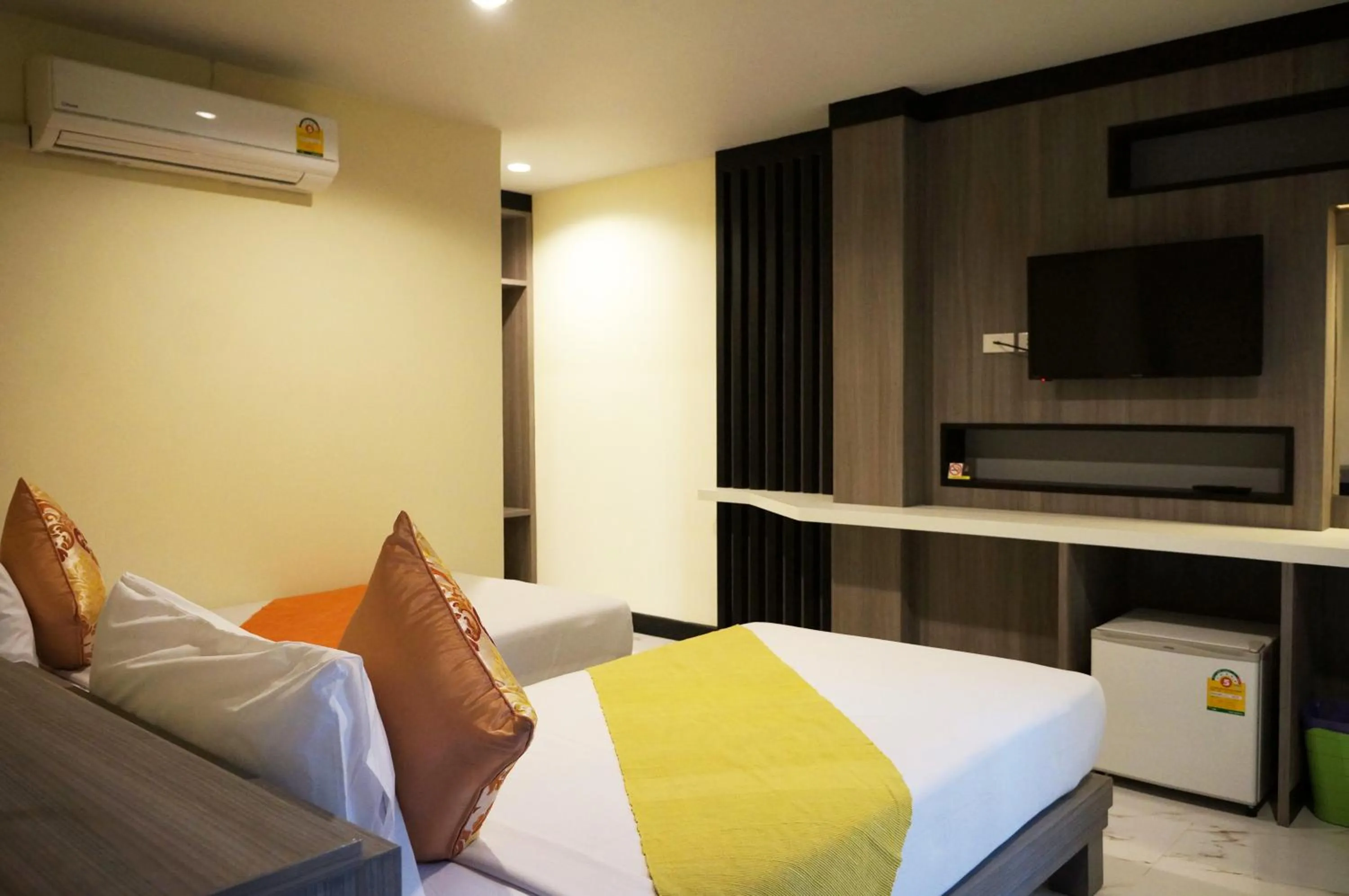 Bedroom, Bed in Samsen Sam Place